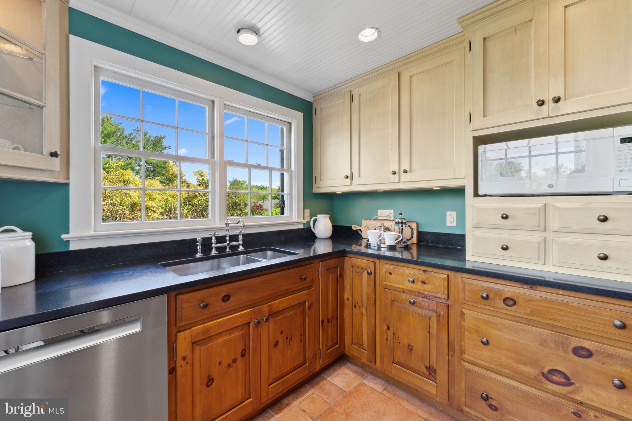 MCLEAN ESTATES - Residential