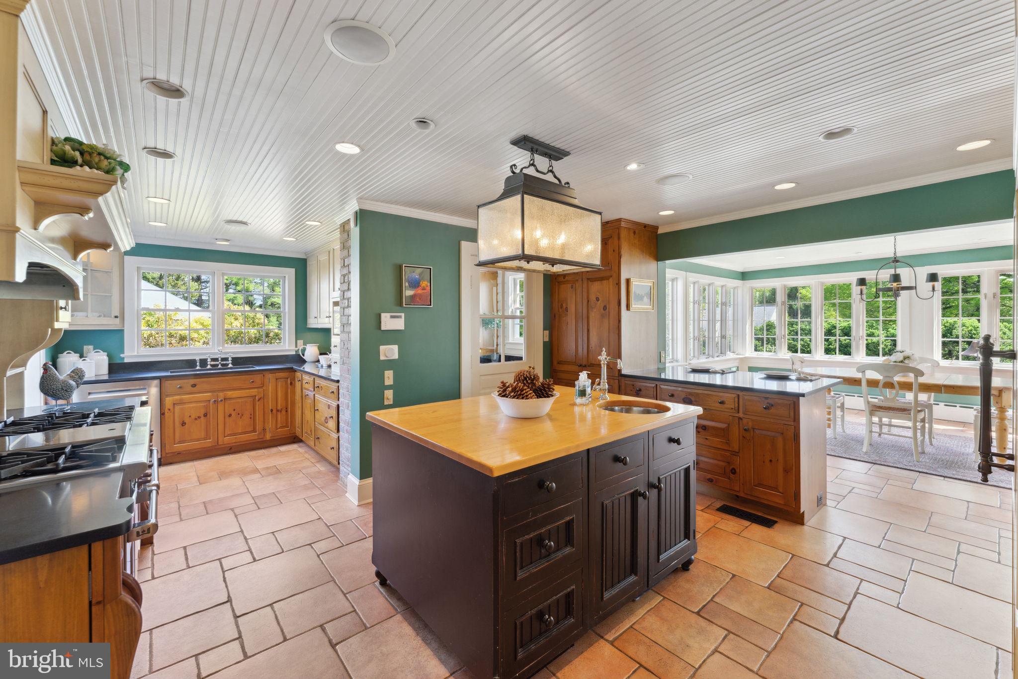 MCLEAN ESTATES - Residential