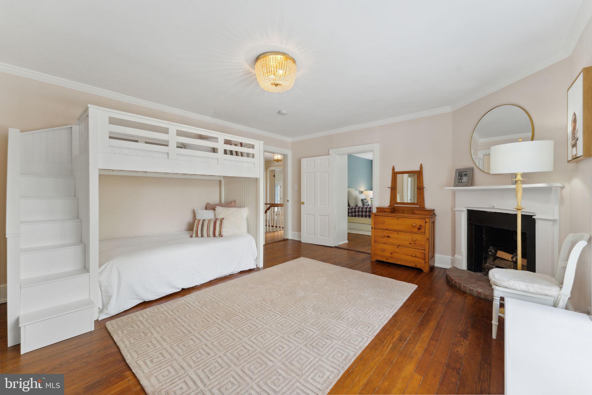 MCLEAN ESTATES - Residential