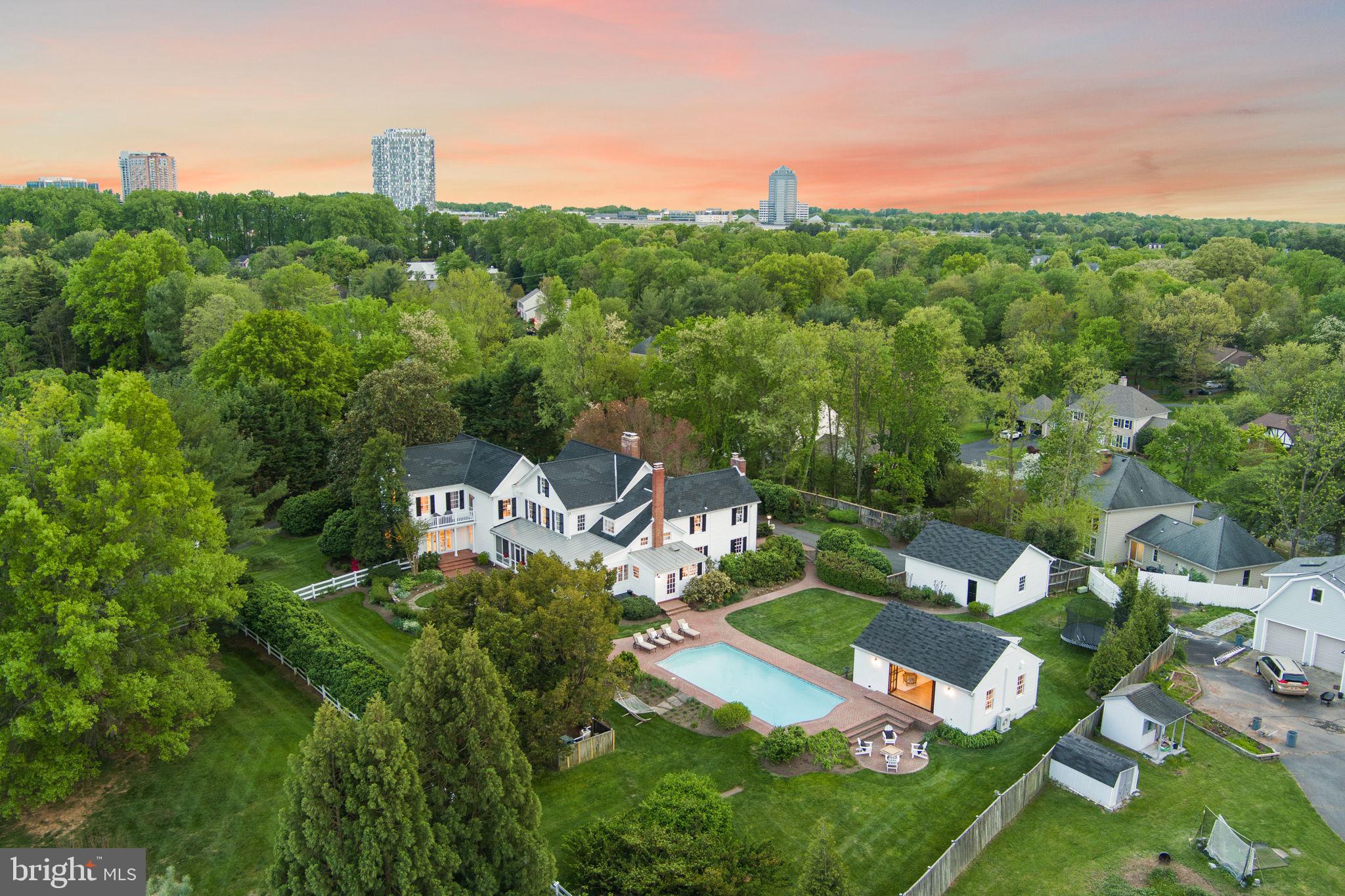 MCLEAN ESTATES - Residential