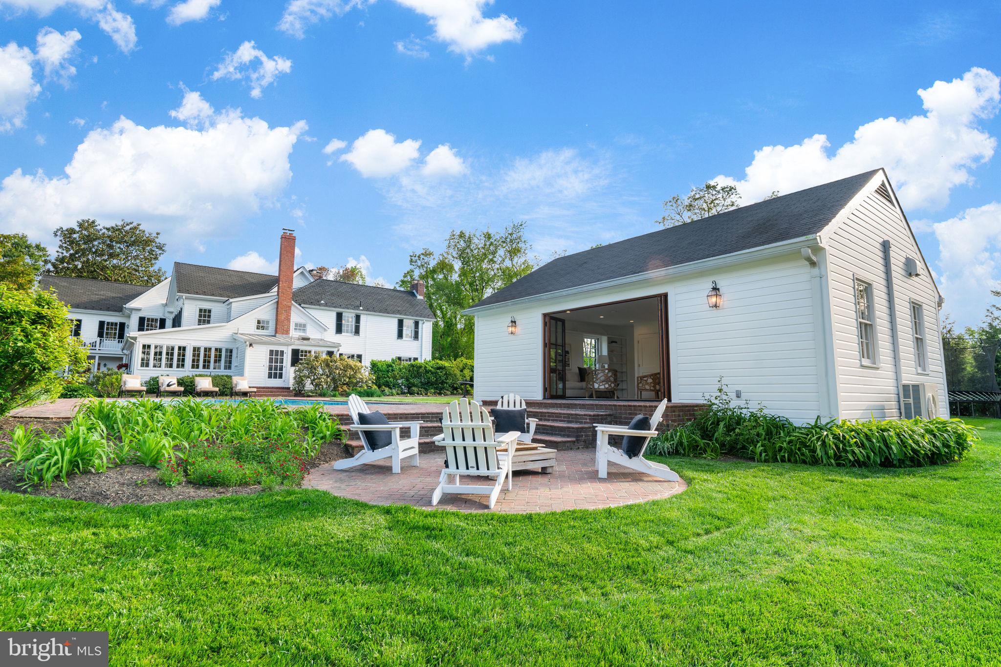 MCLEAN ESTATES - Residential