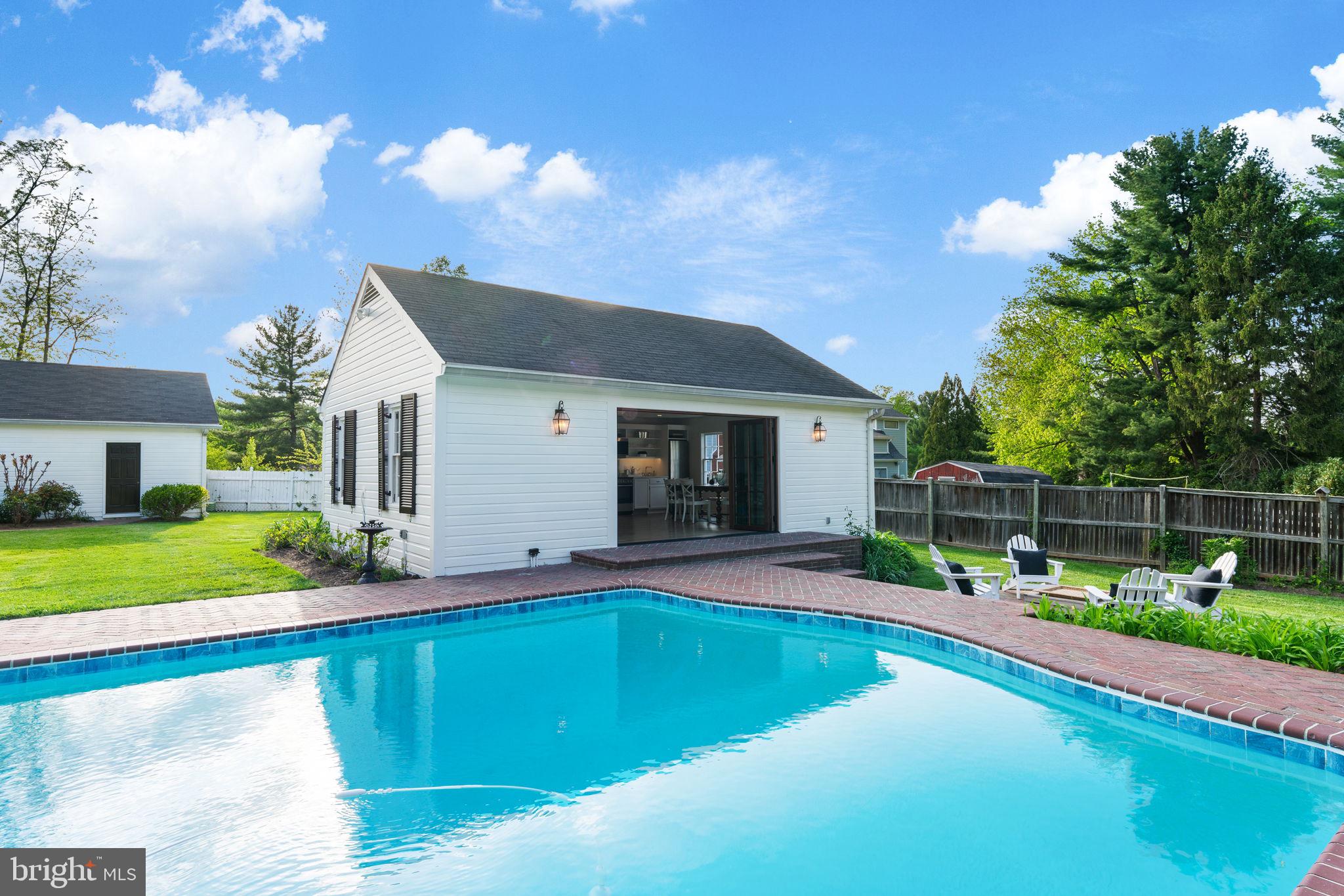 MCLEAN ESTATES - Residential