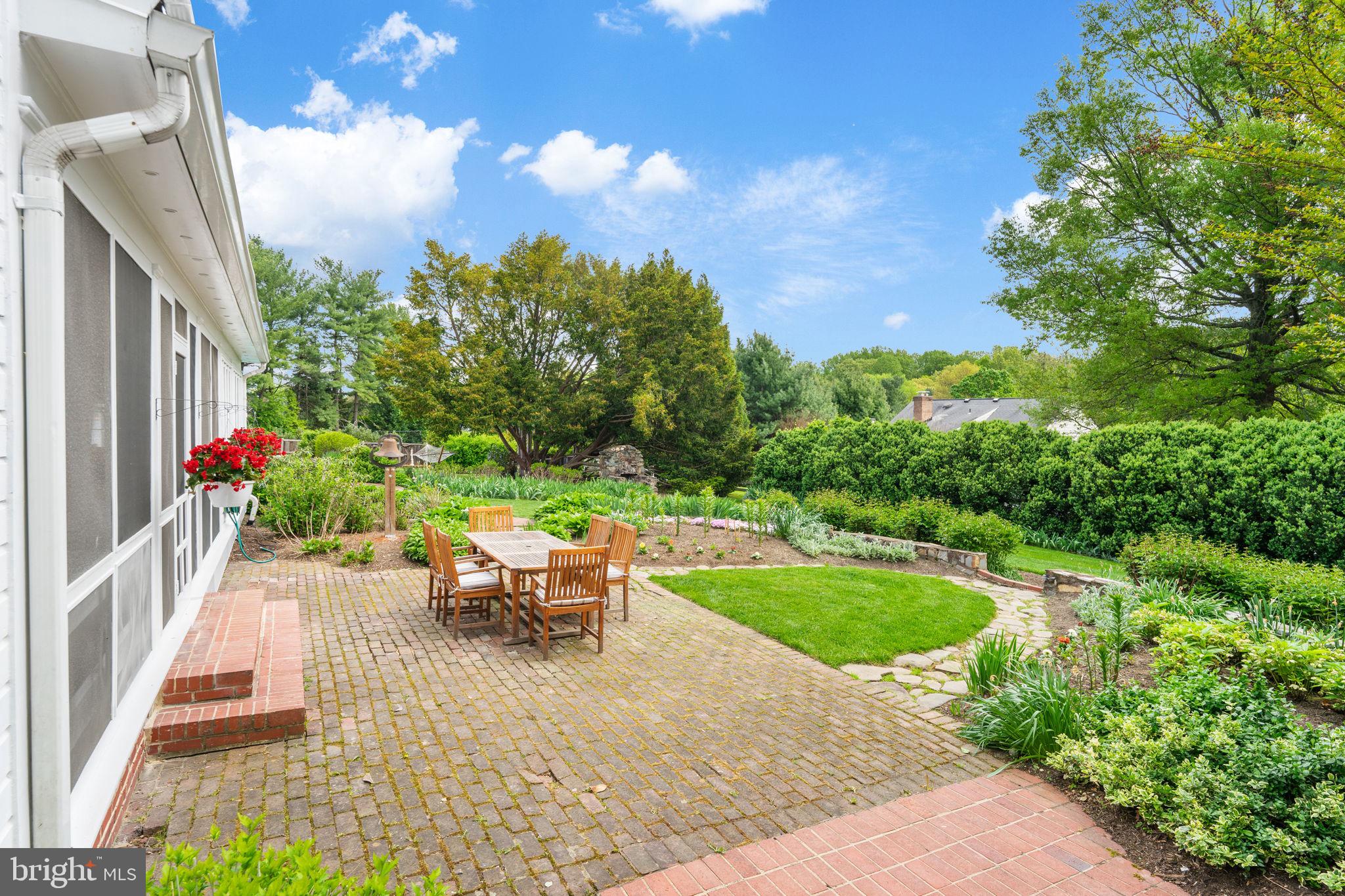 MCLEAN ESTATES - Residential