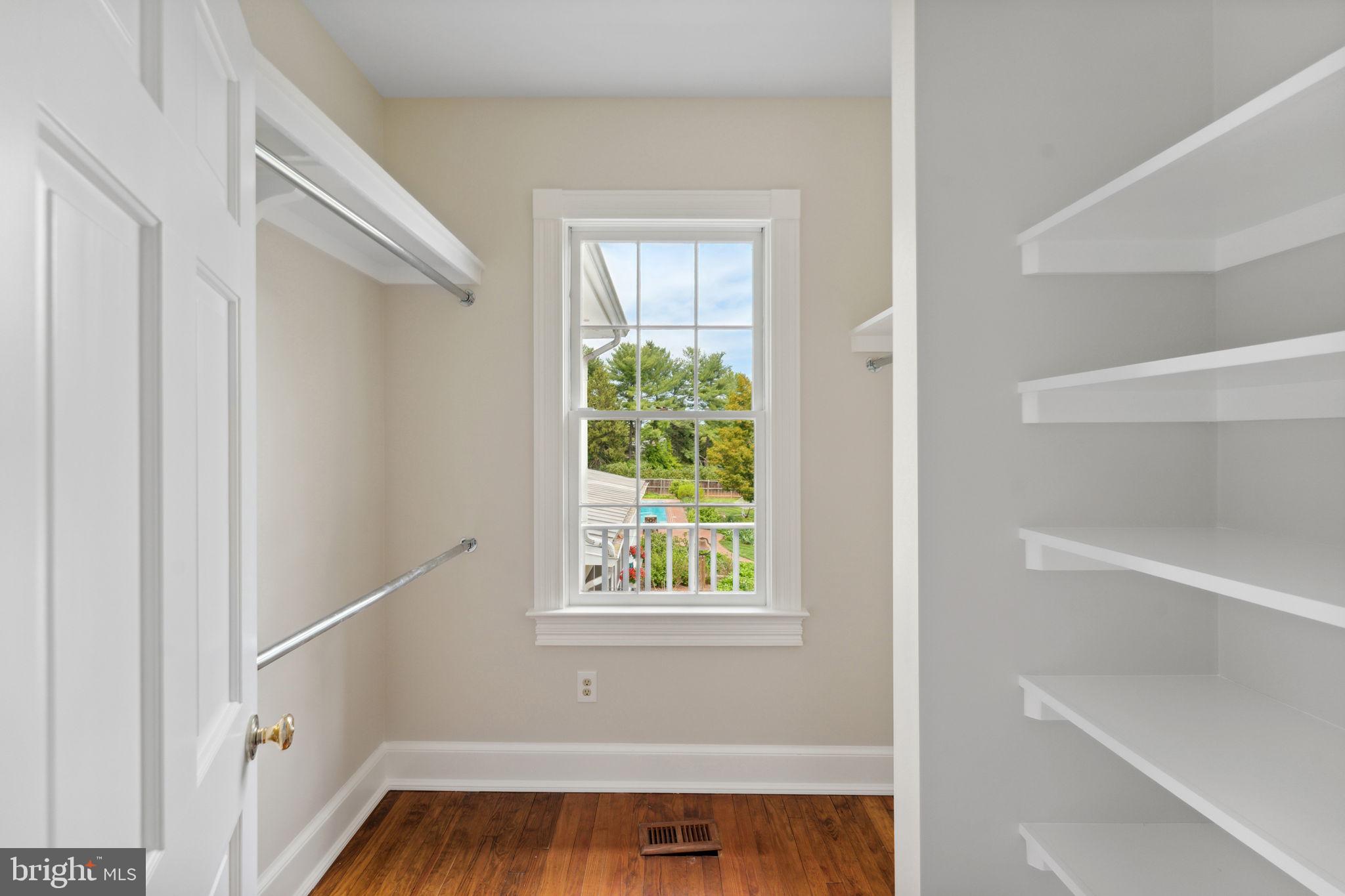 MCLEAN ESTATES - Residential