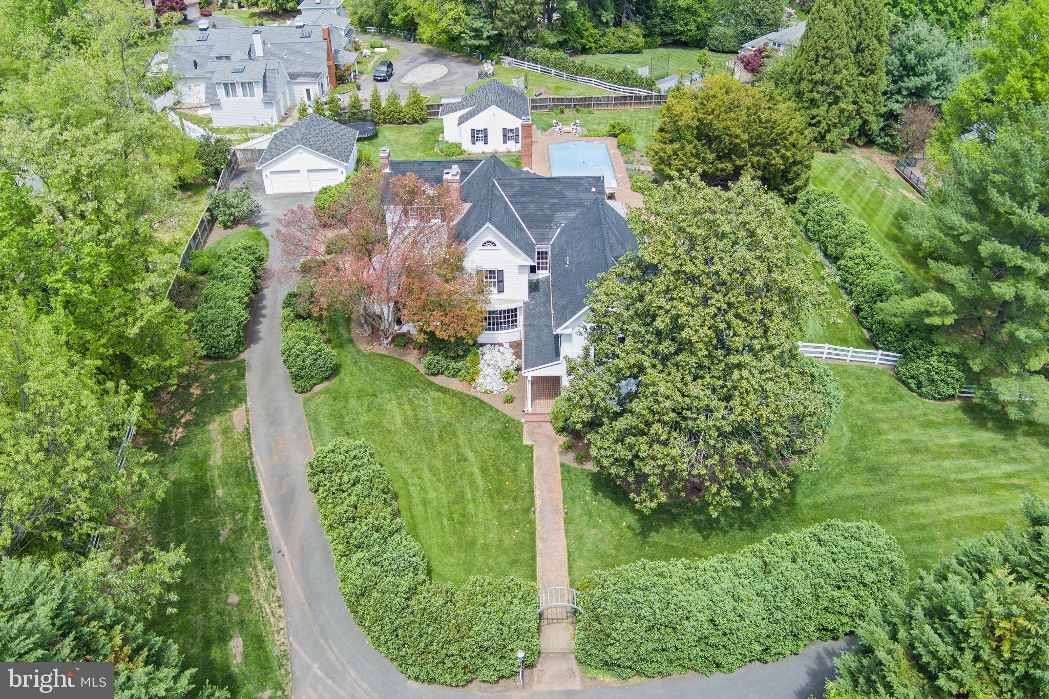 MCLEAN ESTATES - Residential