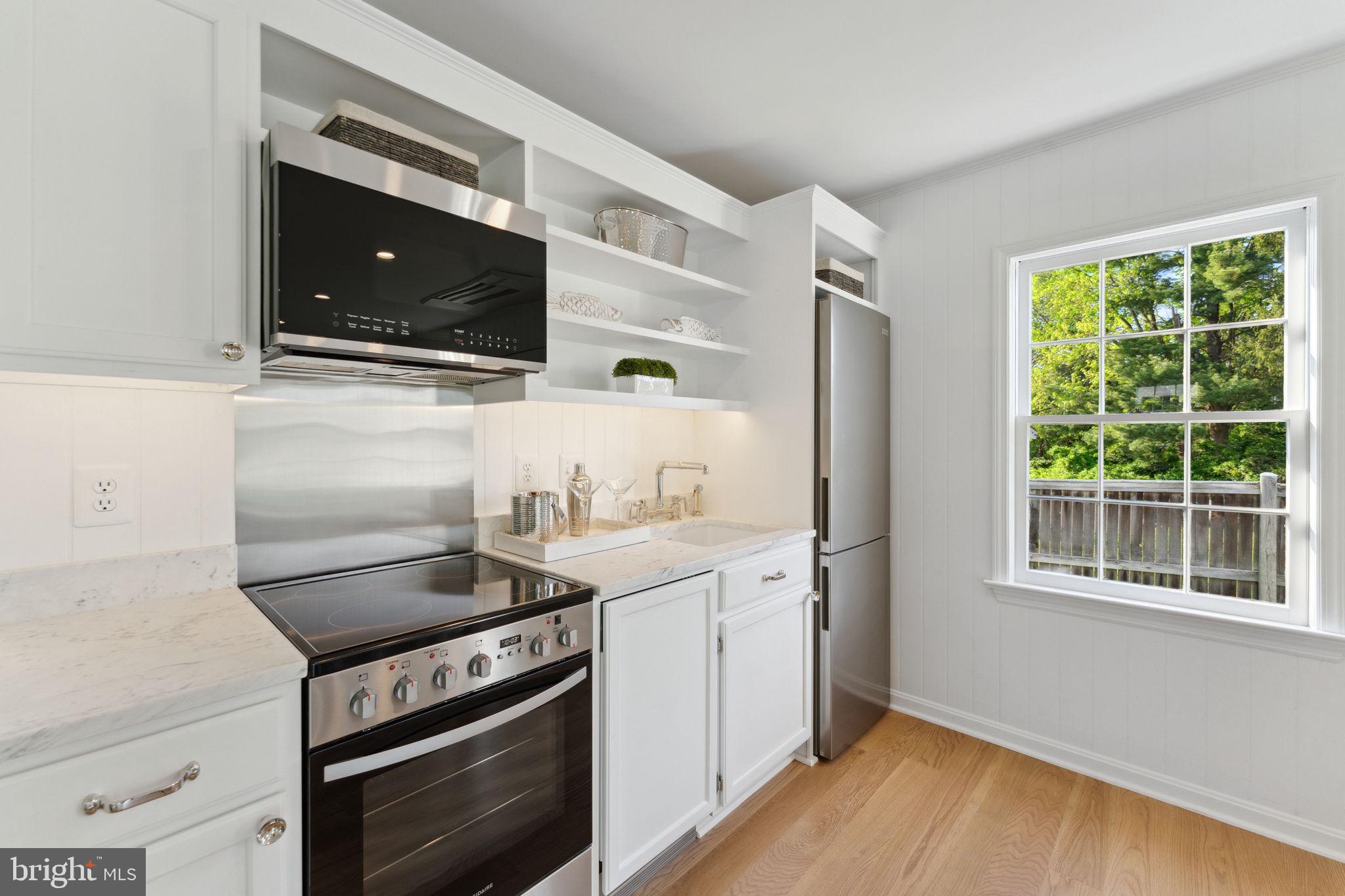 MCLEAN ESTATES - Residential