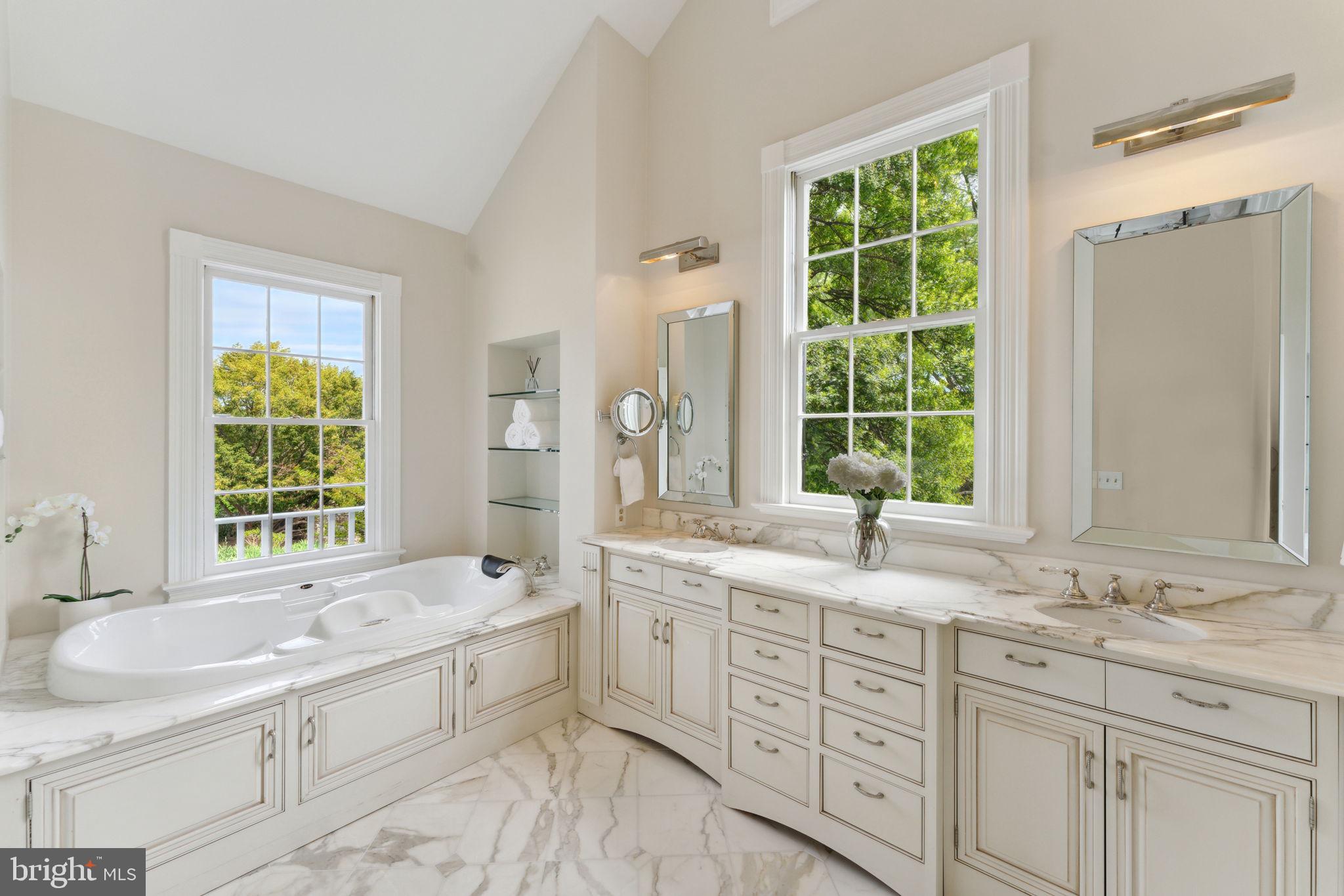 MCLEAN ESTATES - Residential