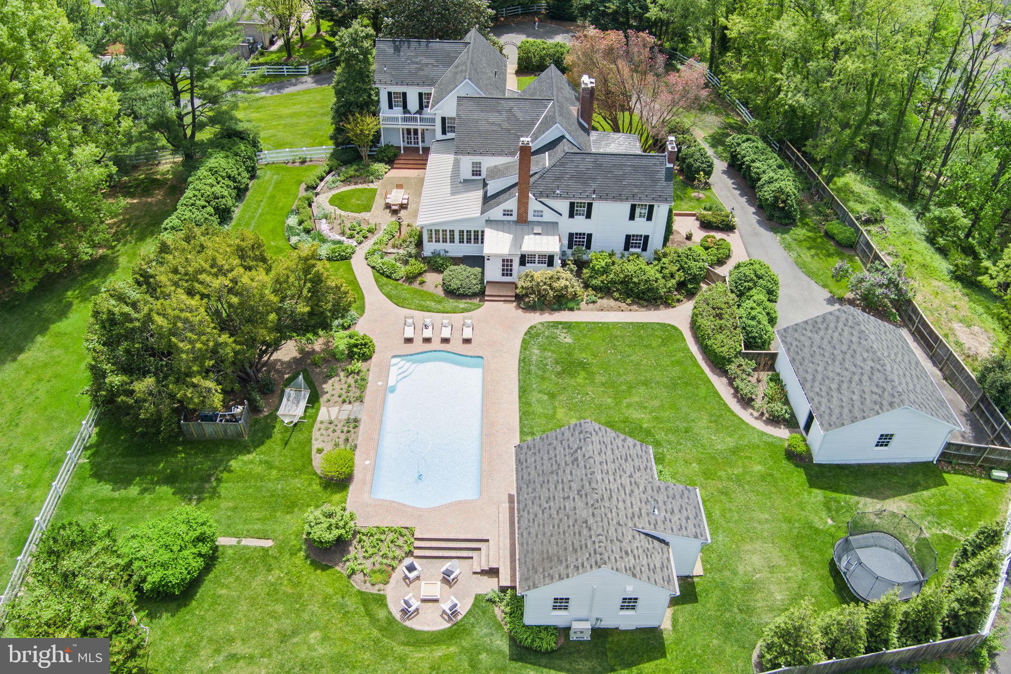 MCLEAN ESTATES - Residential