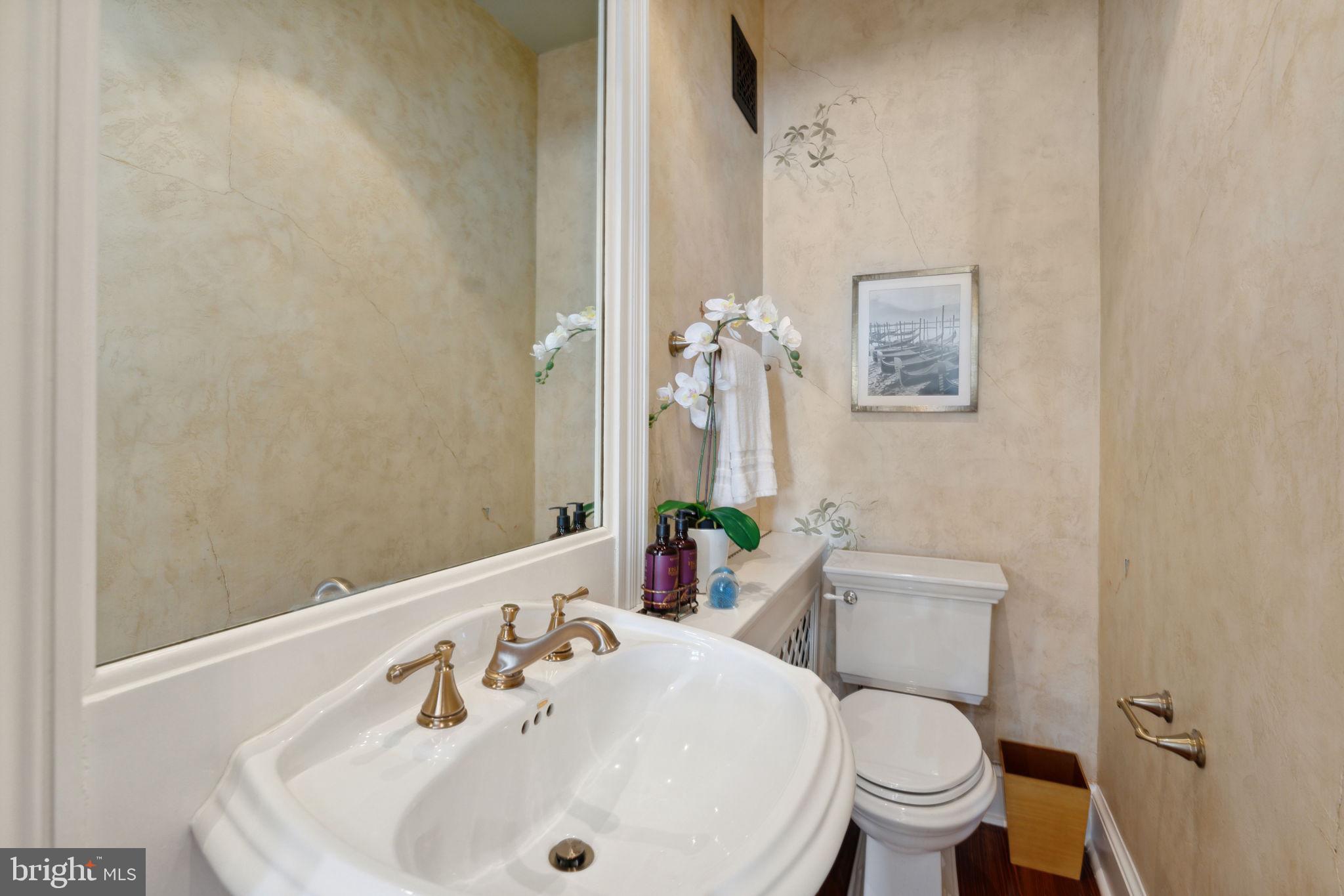 MCLEAN ESTATES - Residential