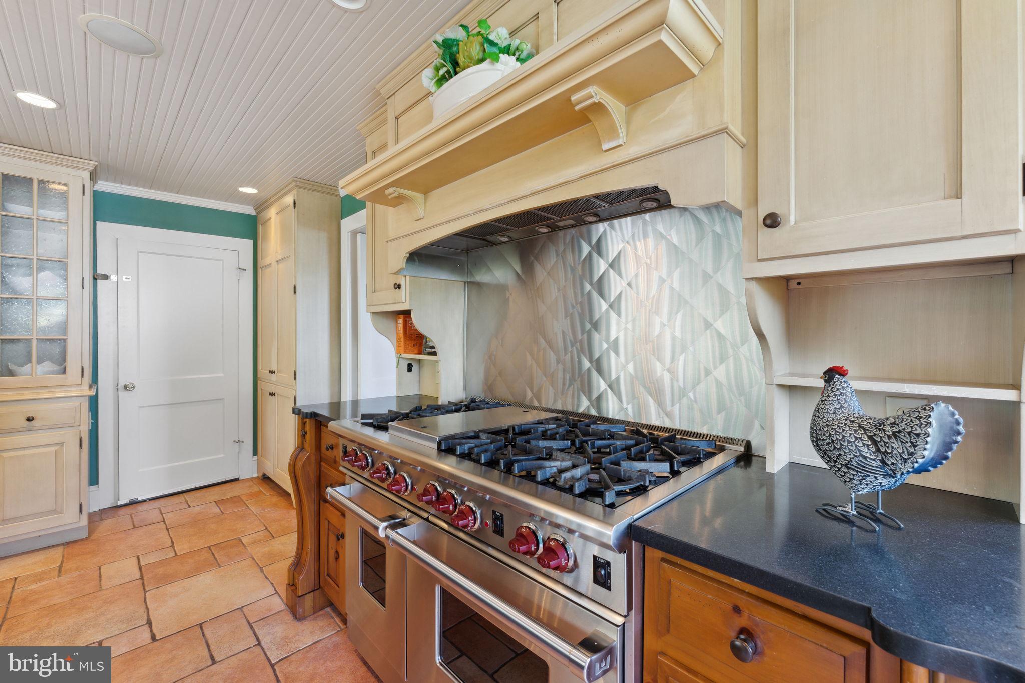 MCLEAN ESTATES - Residential