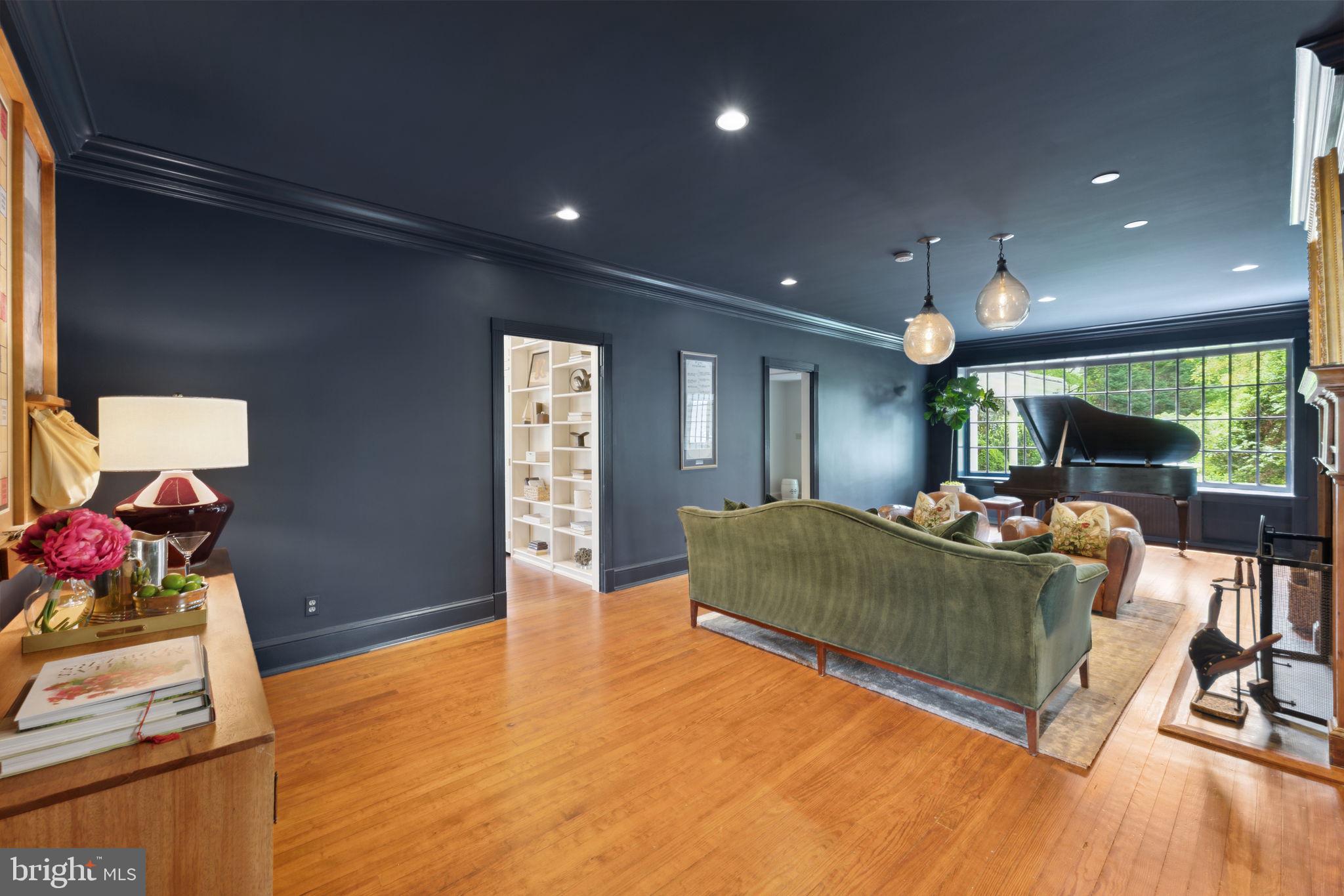 MCLEAN ESTATES - Residential