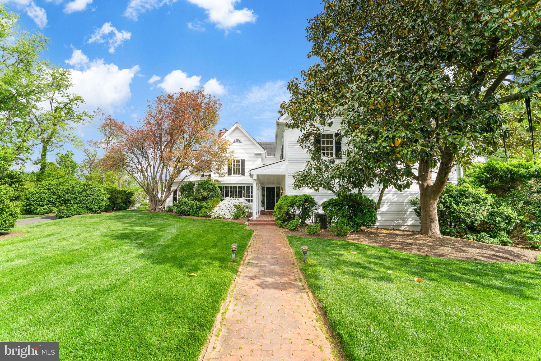 MCLEAN ESTATES - Residential