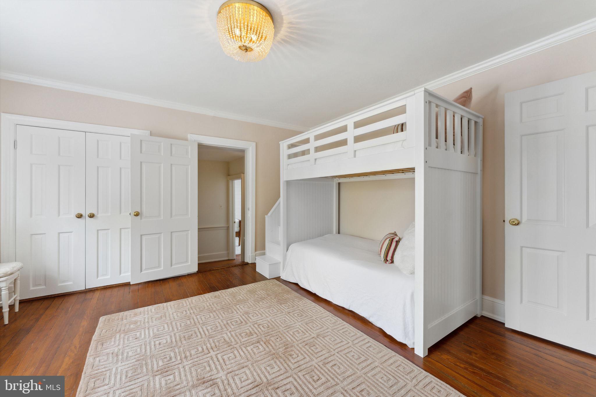 MCLEAN ESTATES - Residential