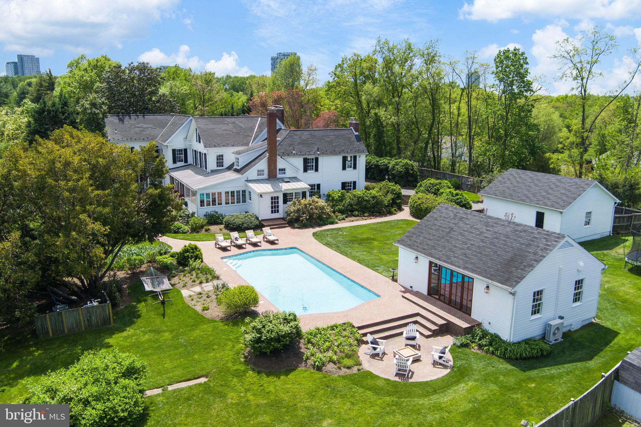 MCLEAN ESTATES - Residential