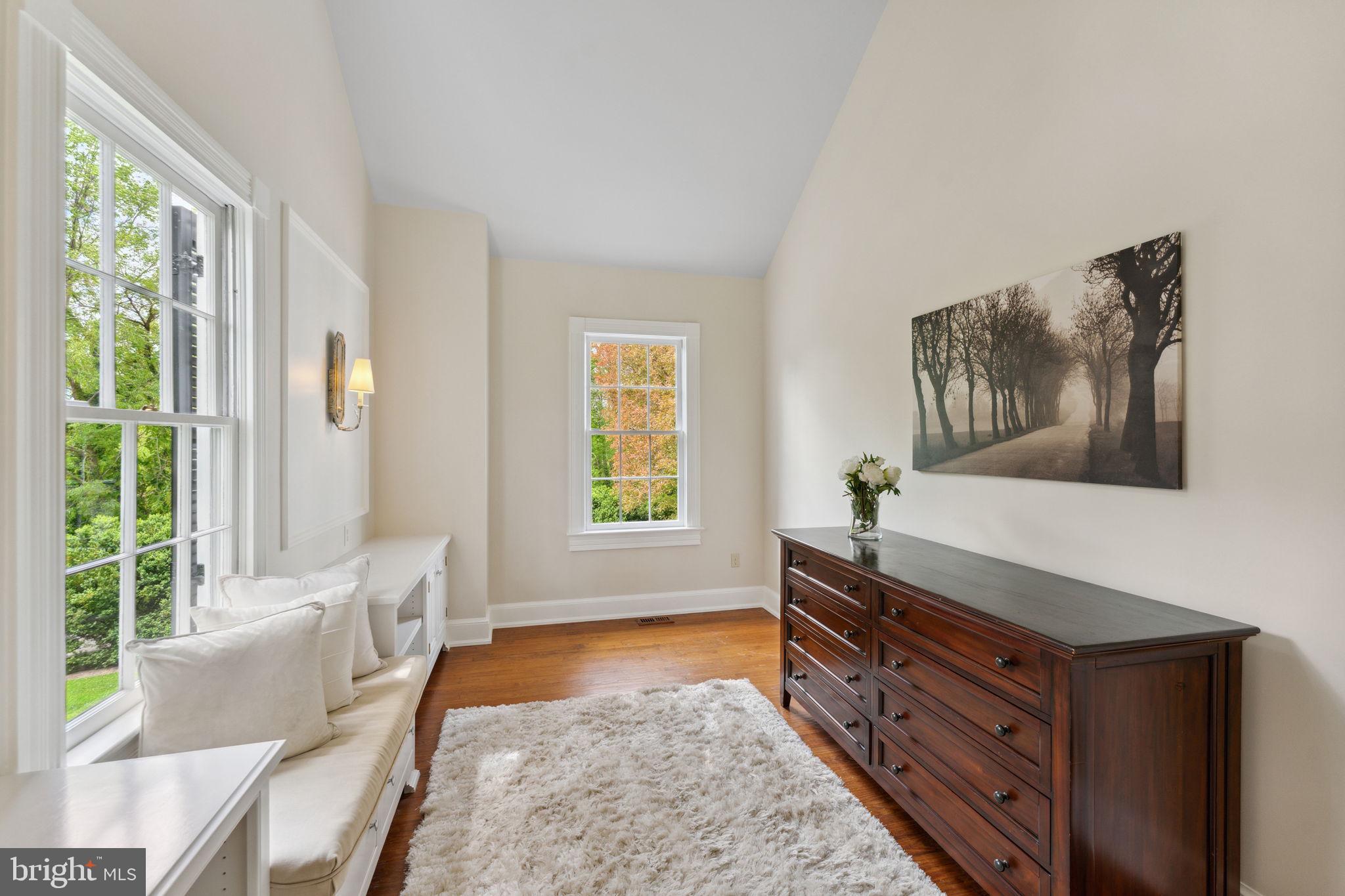 MCLEAN ESTATES - Residential