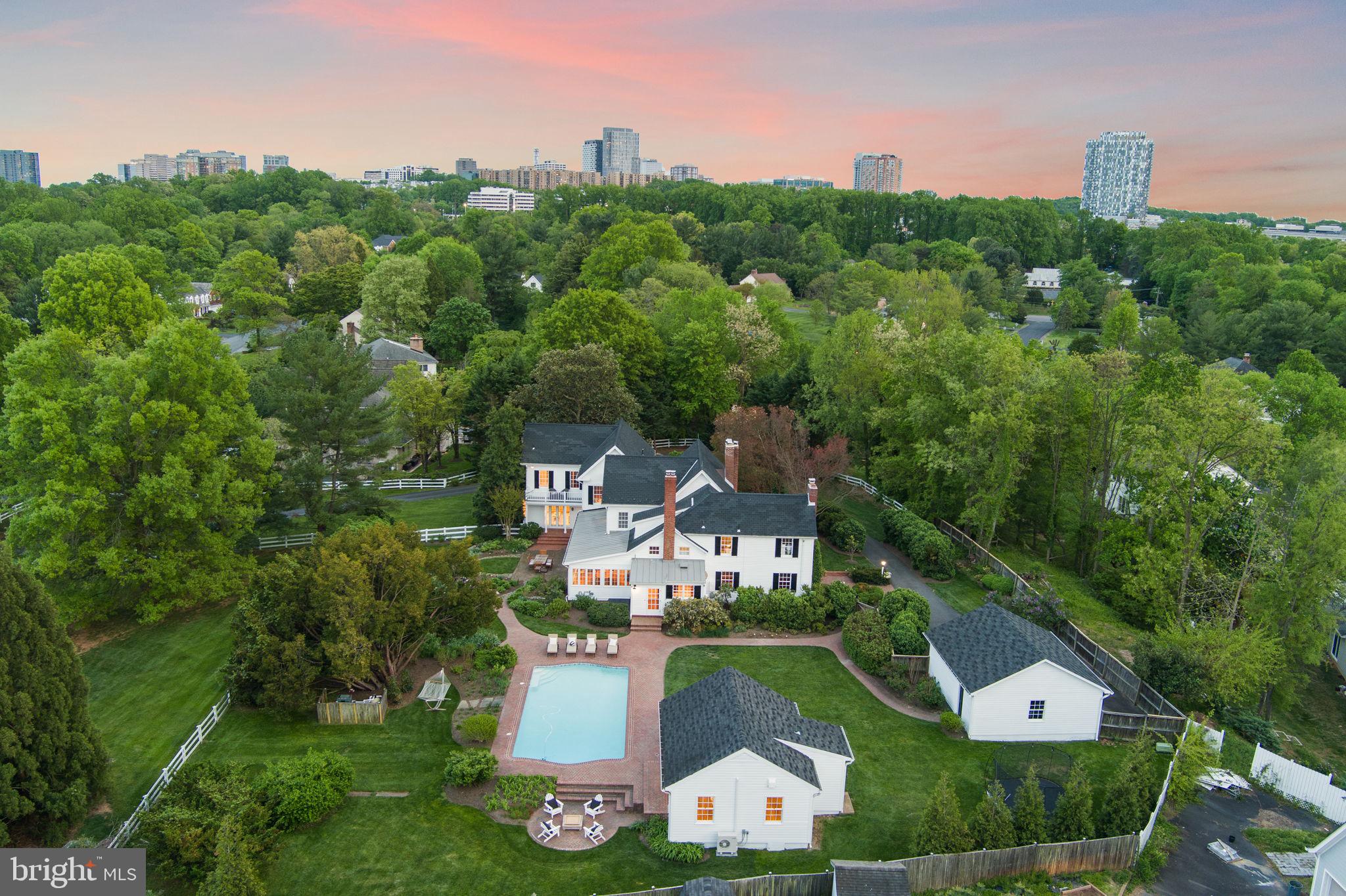 MCLEAN ESTATES - Residential