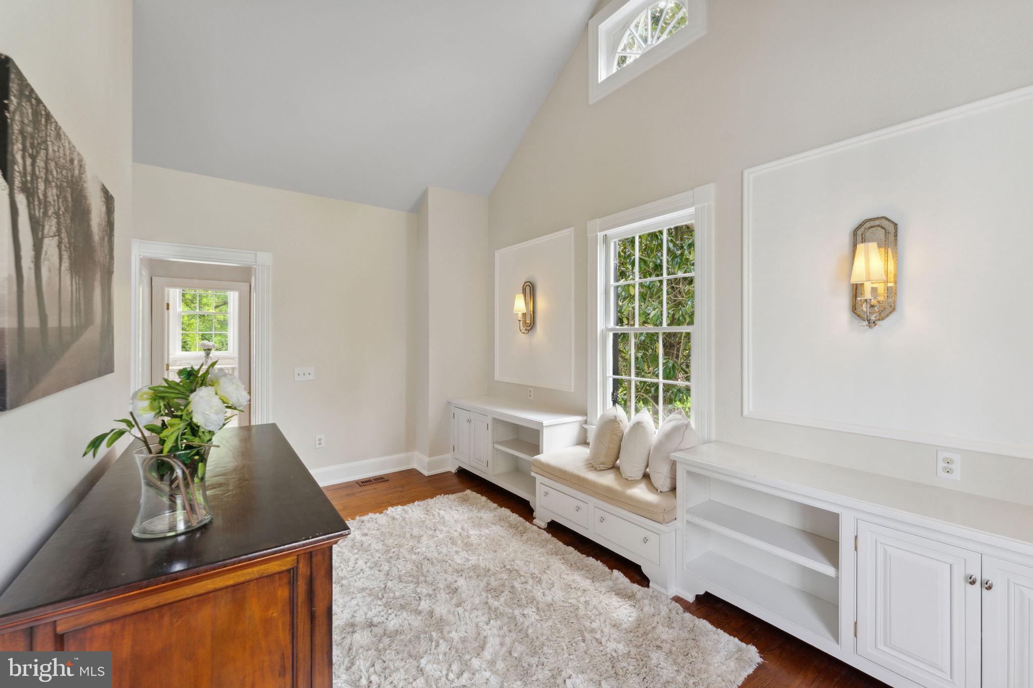 MCLEAN ESTATES - Residential