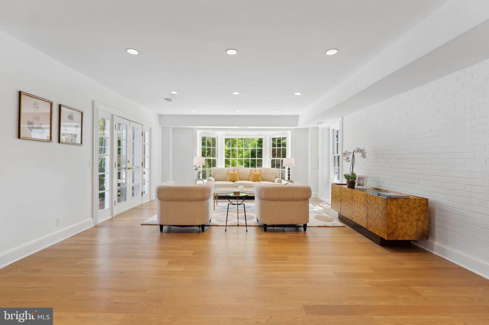 MCLEAN ESTATES - Residential