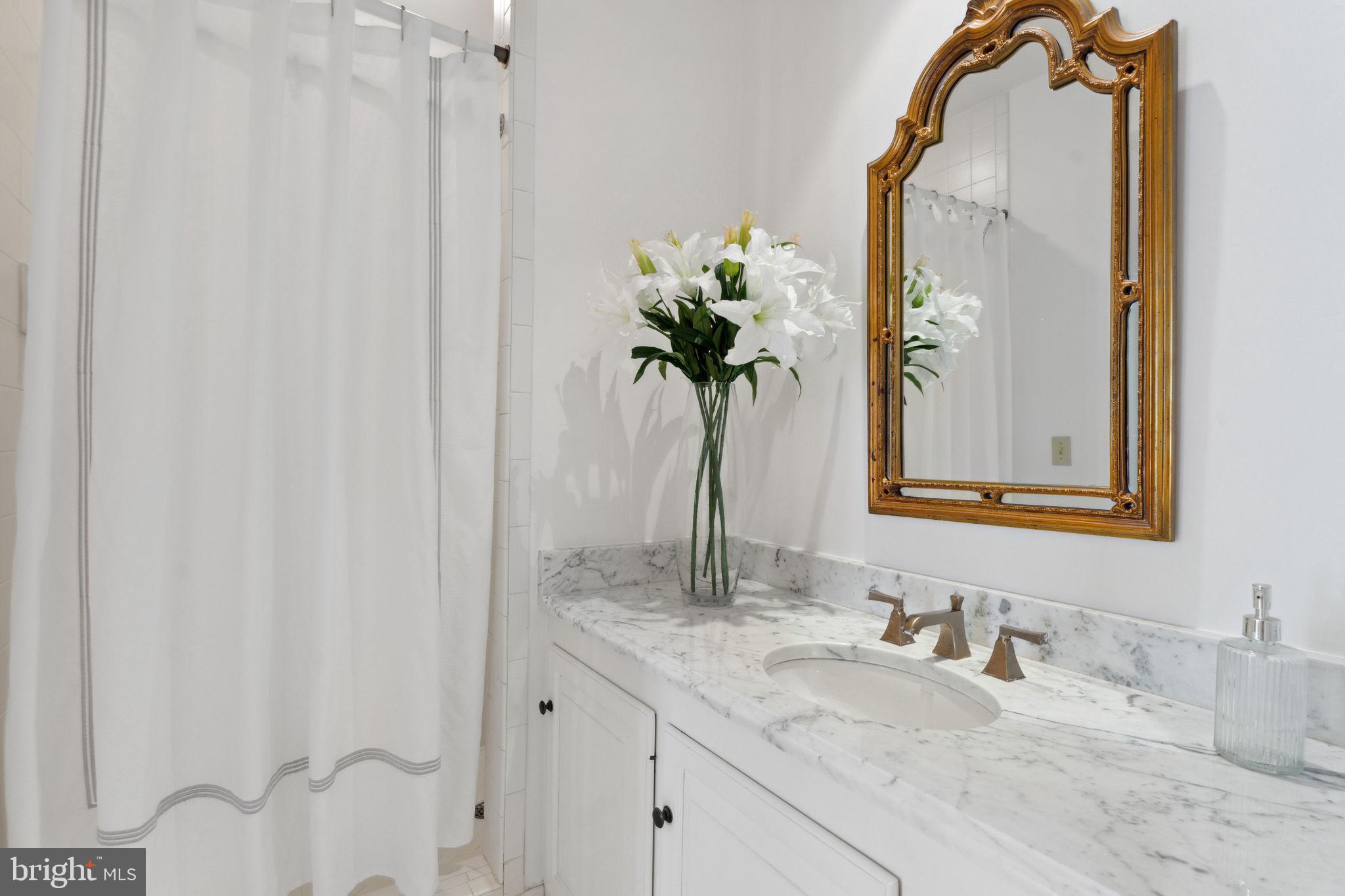 MCLEAN ESTATES - Residential