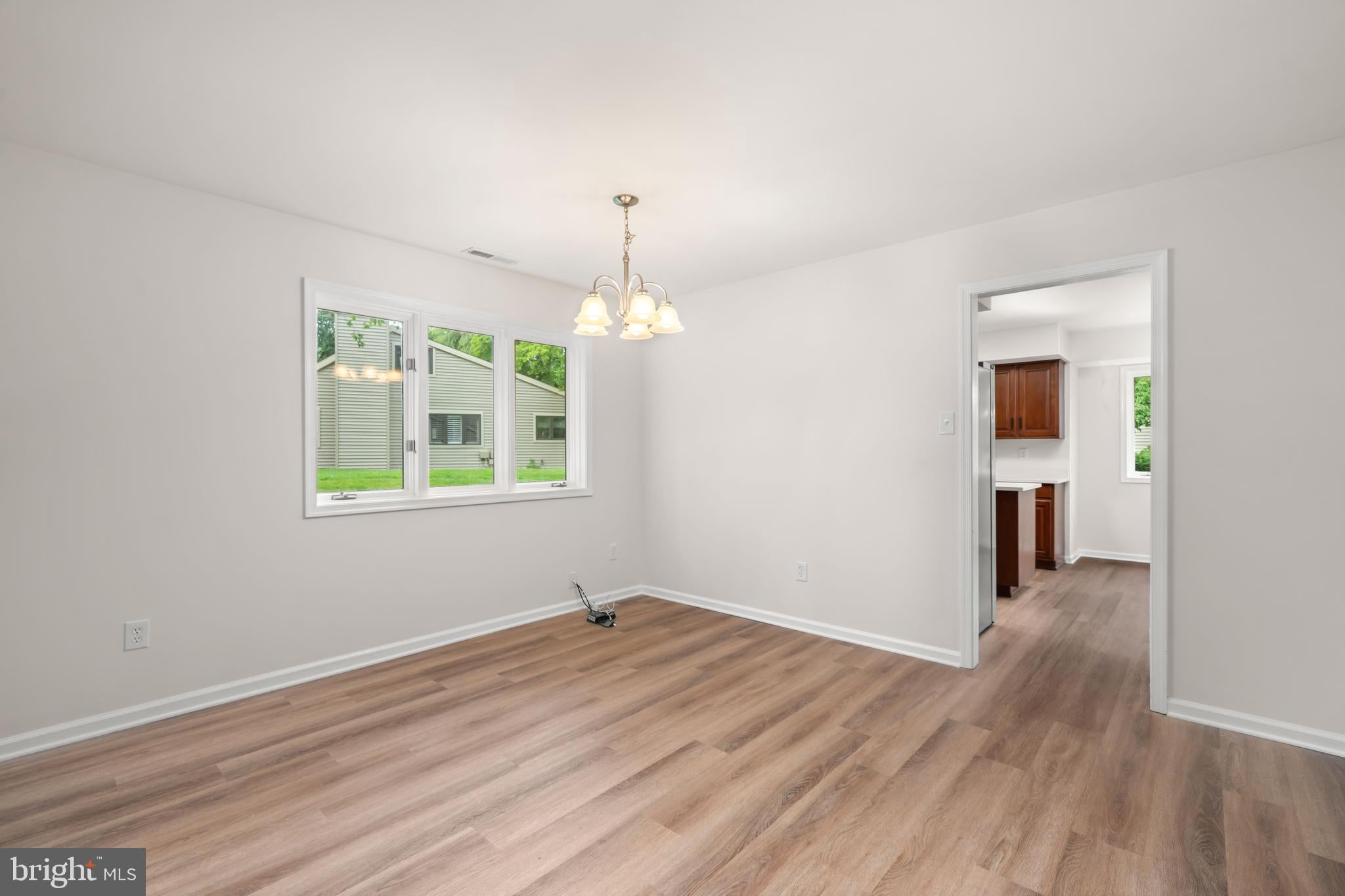 869 JEFFERSON WAY