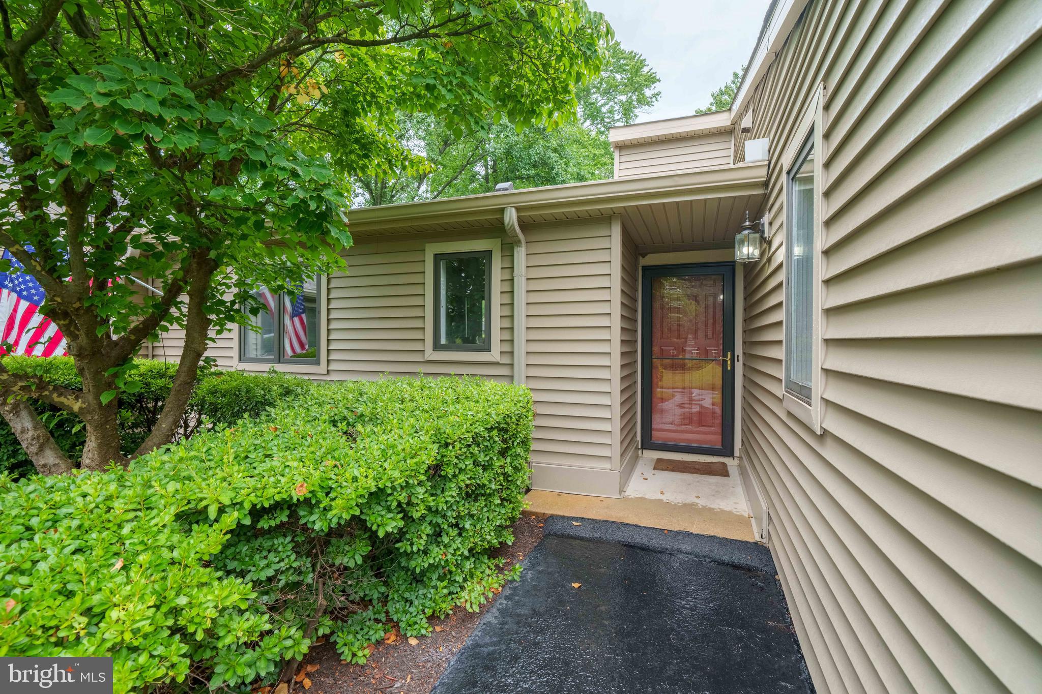 869 JEFFERSON WAY