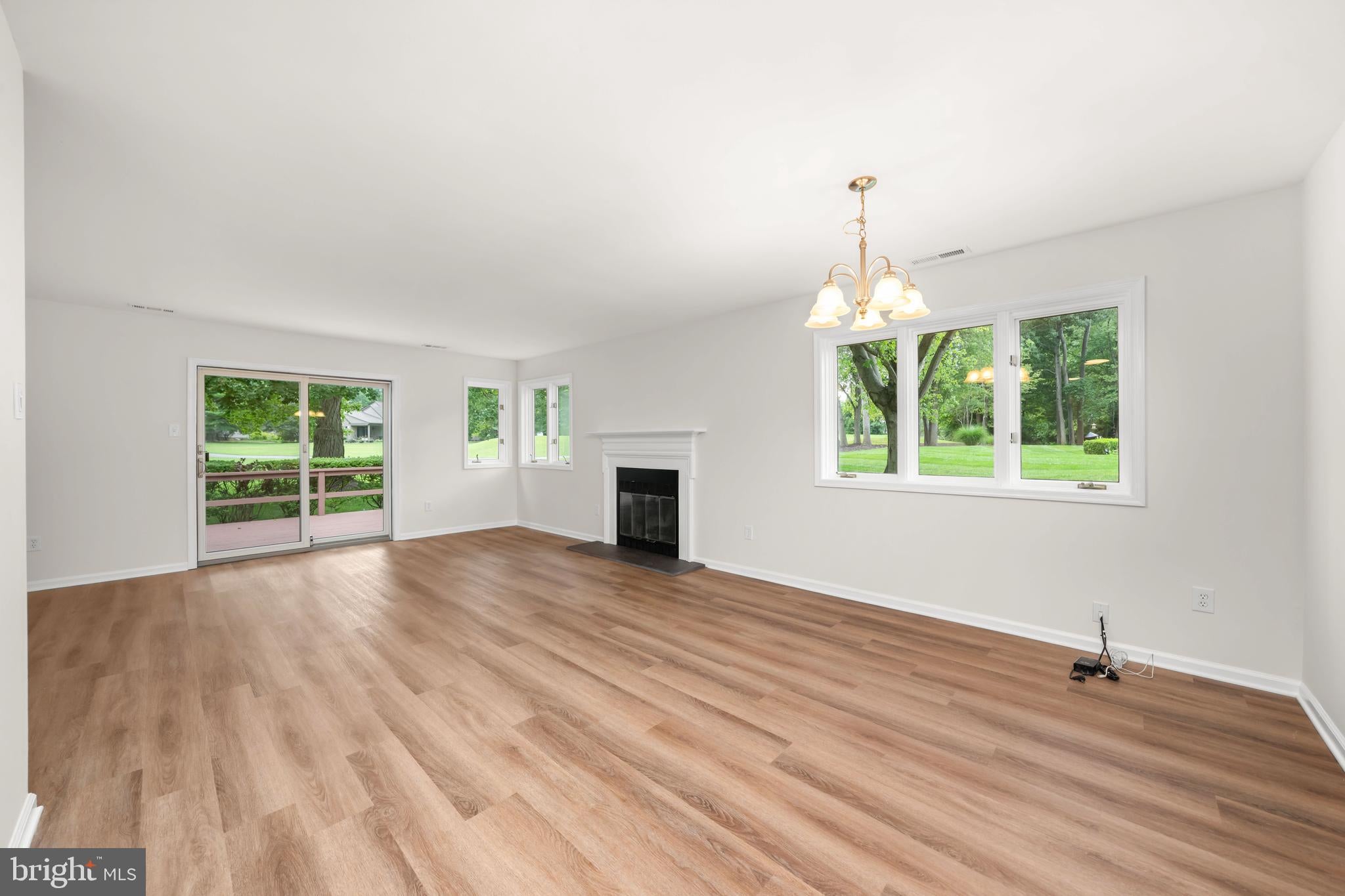869 JEFFERSON WAY