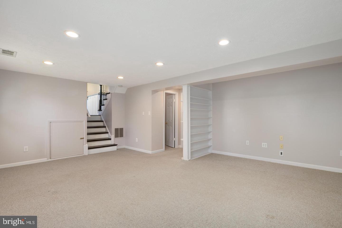 LAKE BRADDOCK - Residential Lease