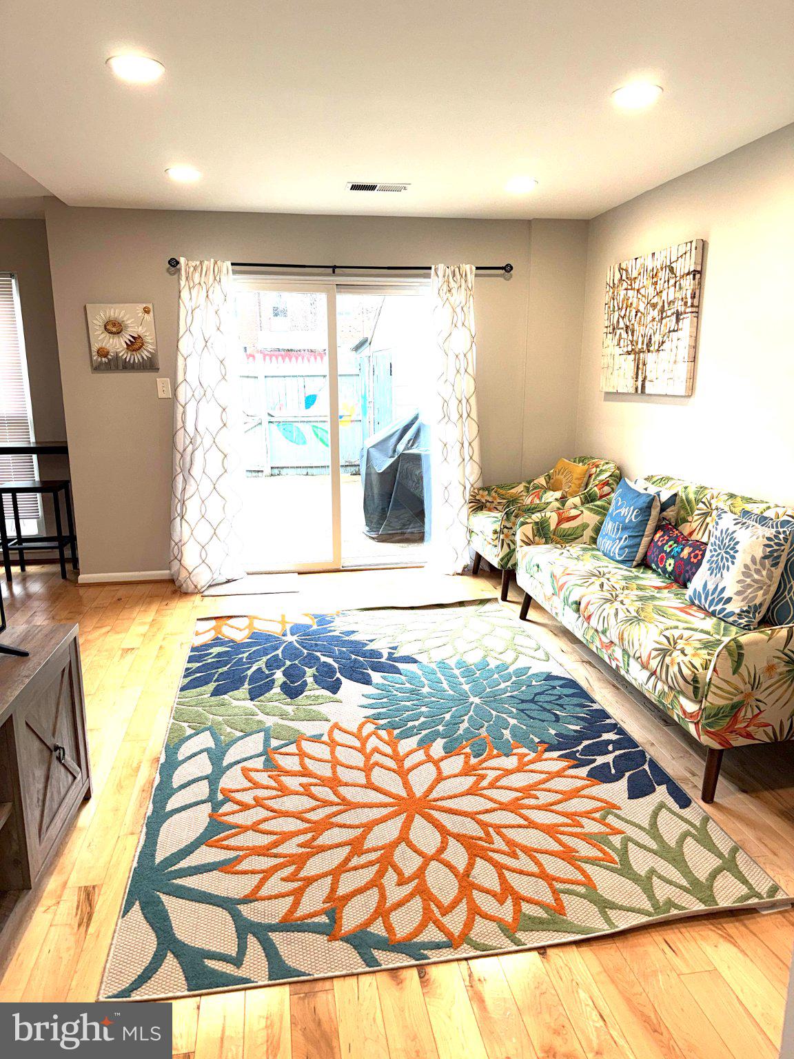 226 STEVENSON SQUARE S