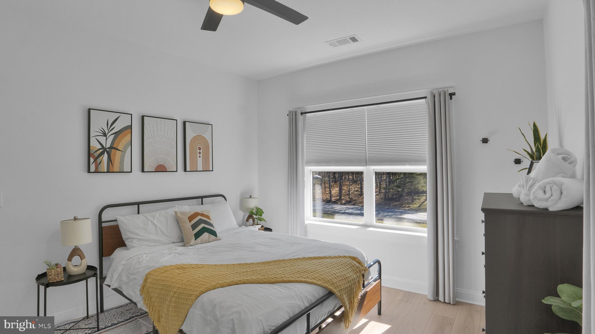 ARROWHEAD  LAKES - Residential