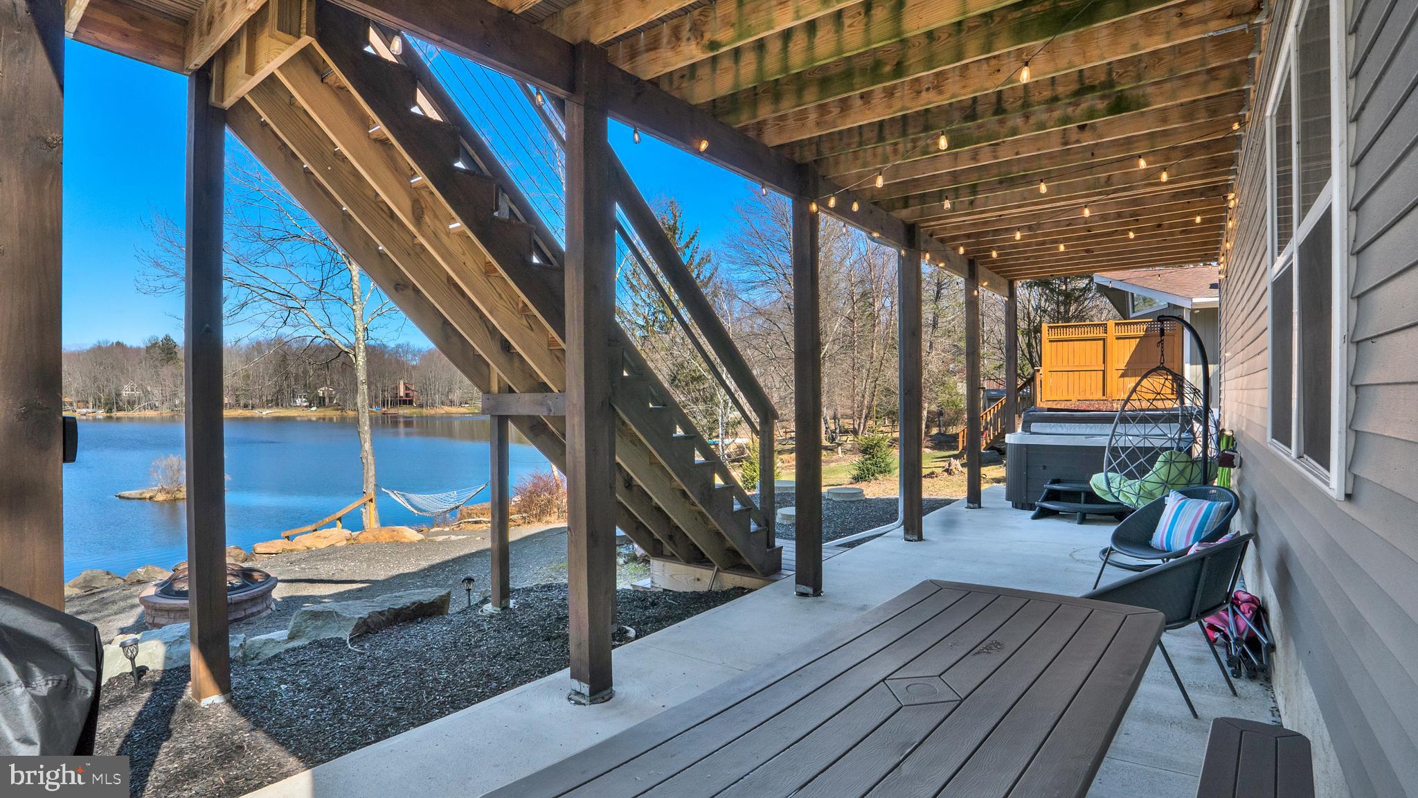 ARROWHEAD  LAKES - Residential