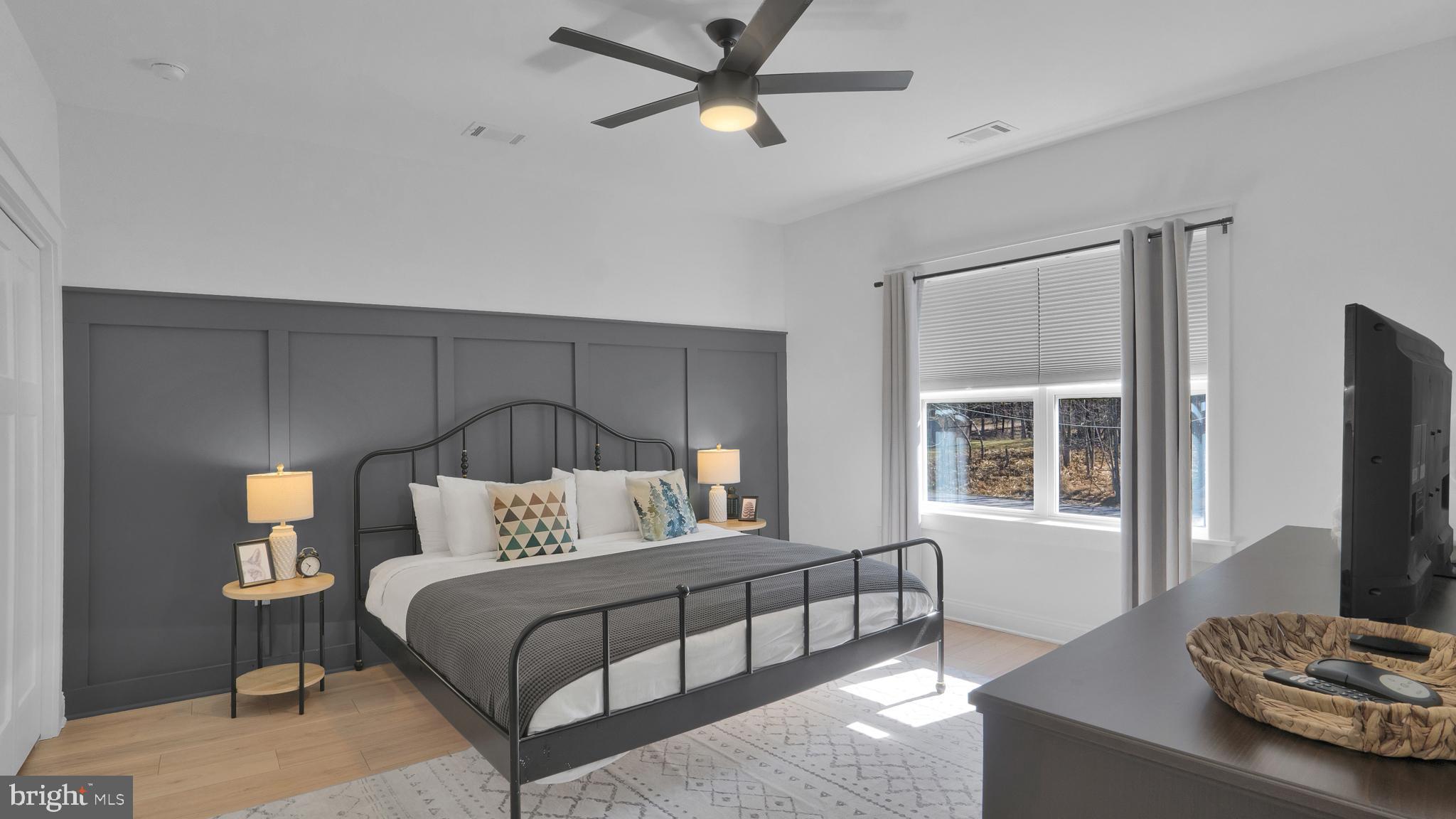 ARROWHEAD  LAKES - Residential