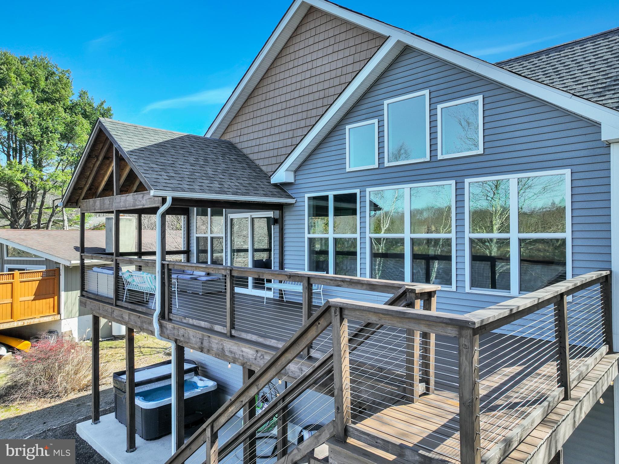 ARROWHEAD  LAKES - Residential