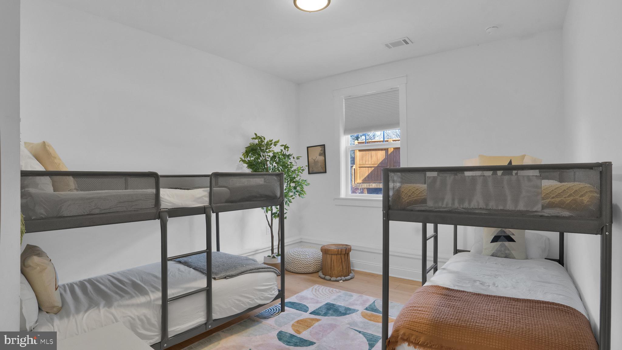 ARROWHEAD  LAKES - Residential