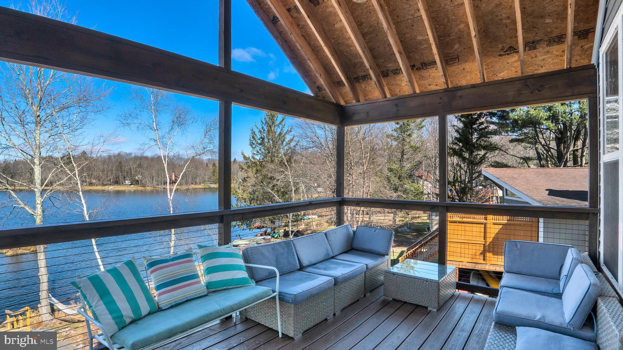 ARROWHEAD  LAKES - Residential