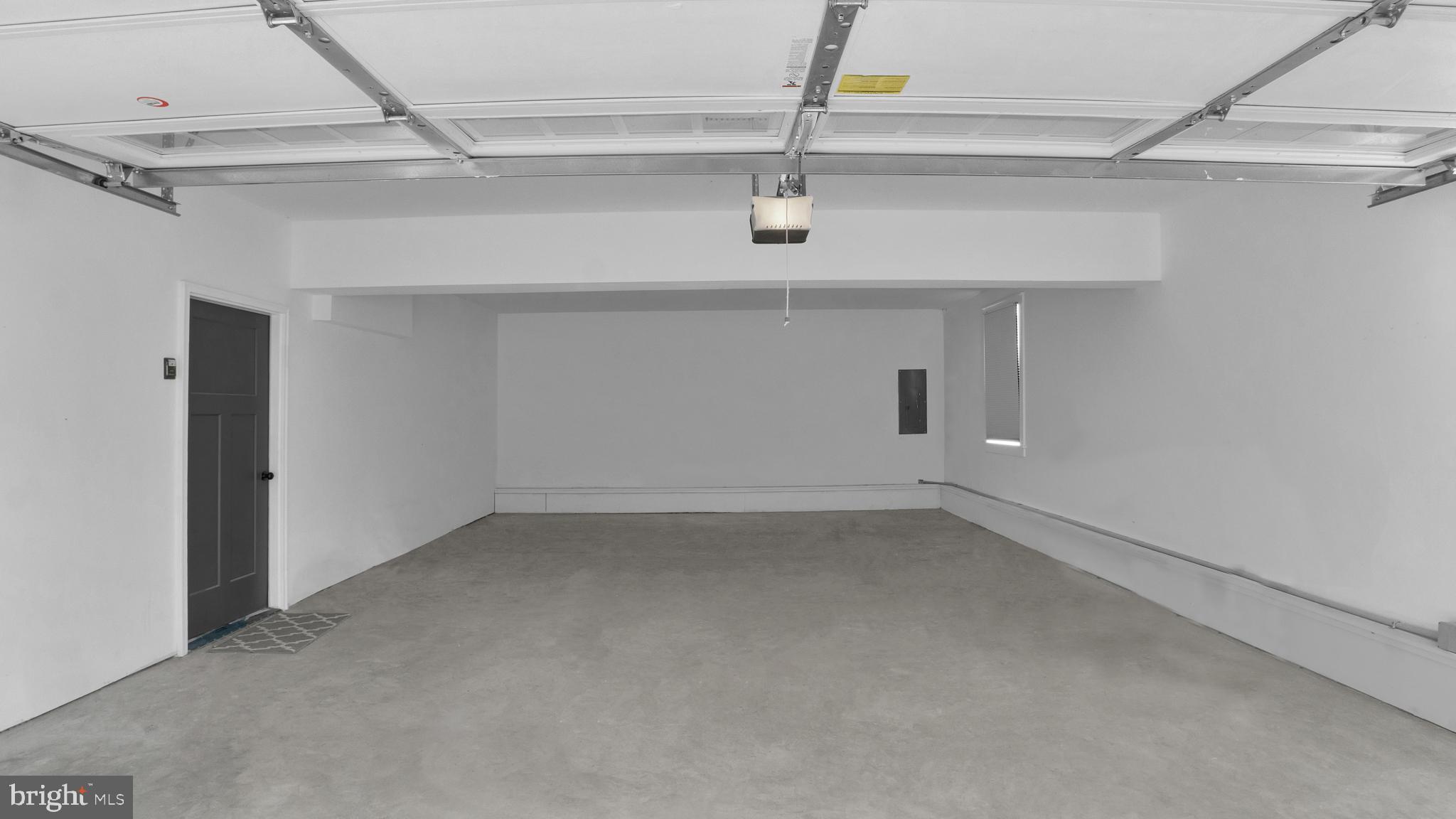 ARROWHEAD  LAKES - Residential