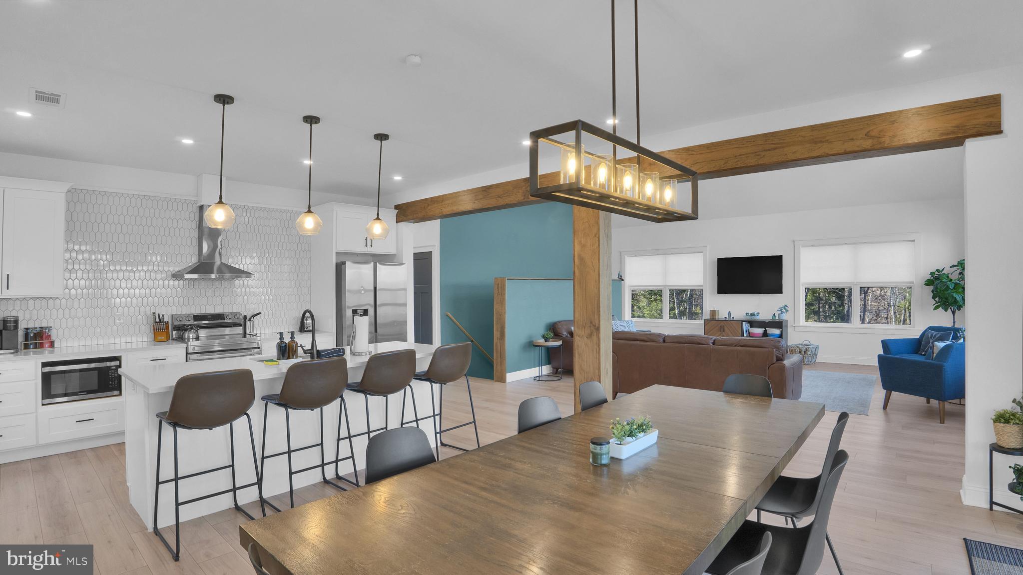 ARROWHEAD  LAKES - Residential