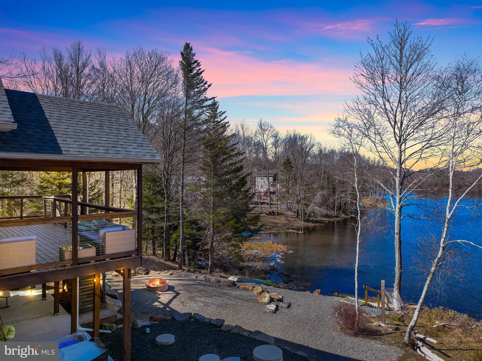 ARROWHEAD  LAKES - Residential