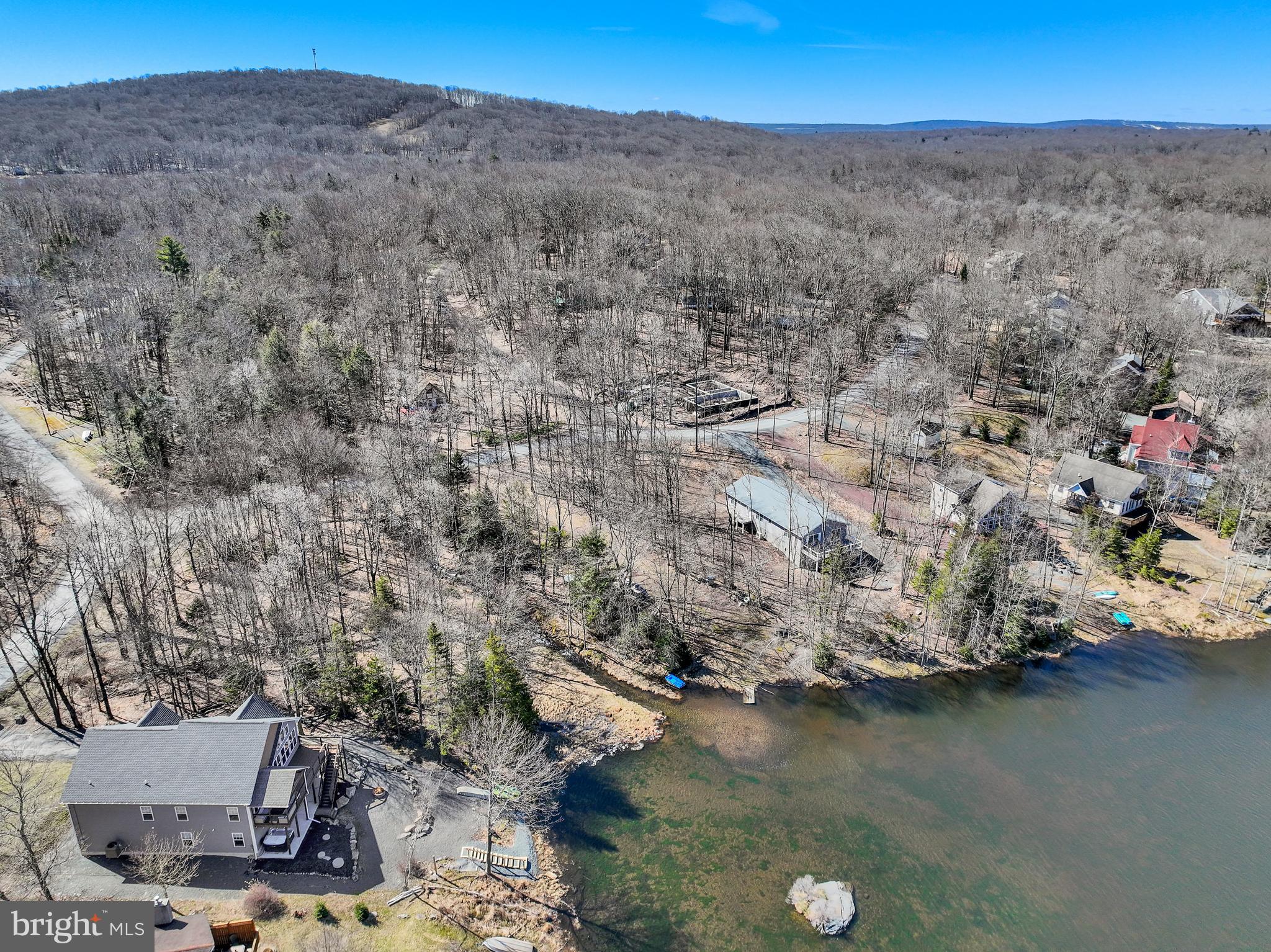 ARROWHEAD  LAKES - Residential