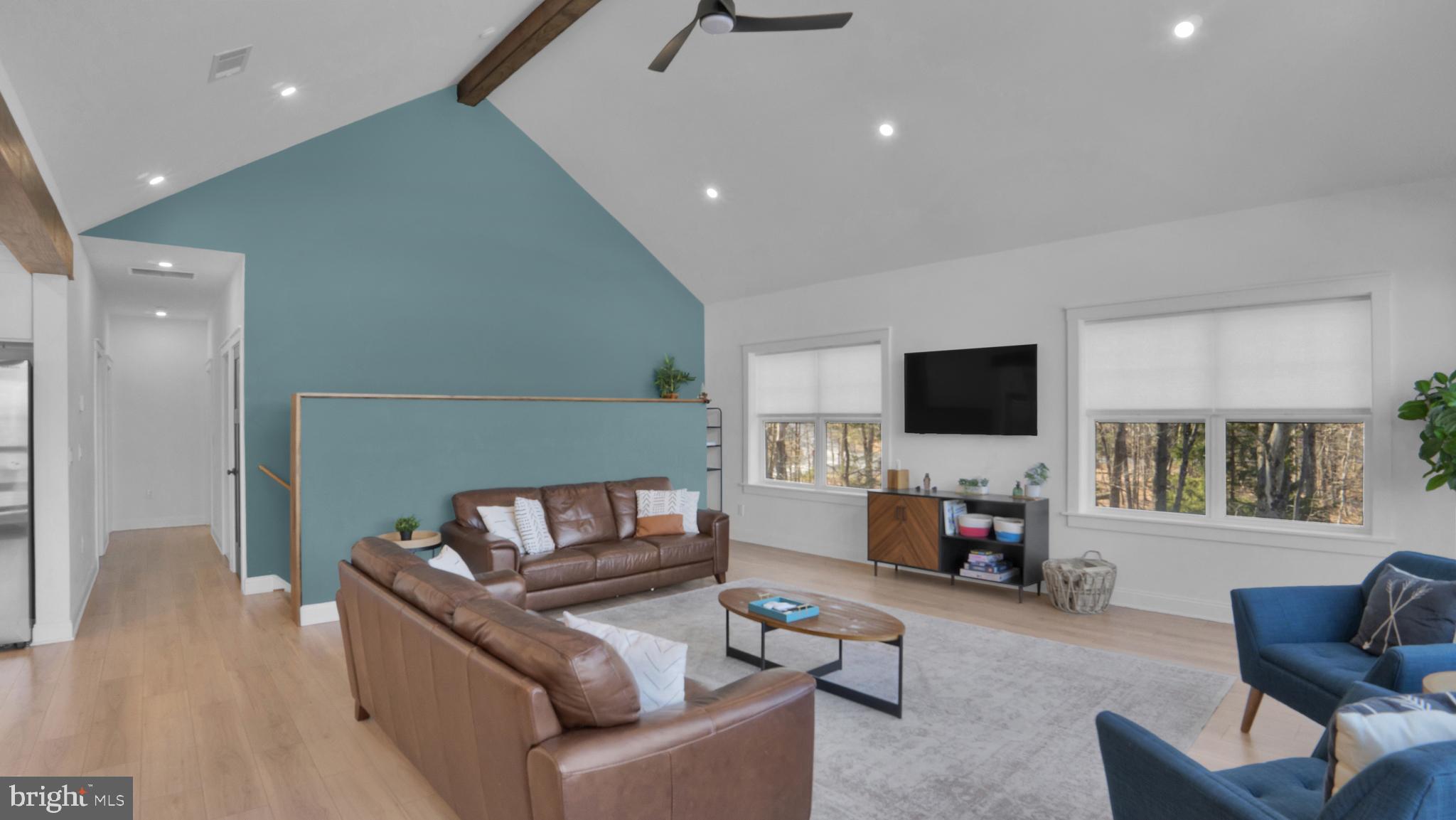 ARROWHEAD  LAKES - Residential