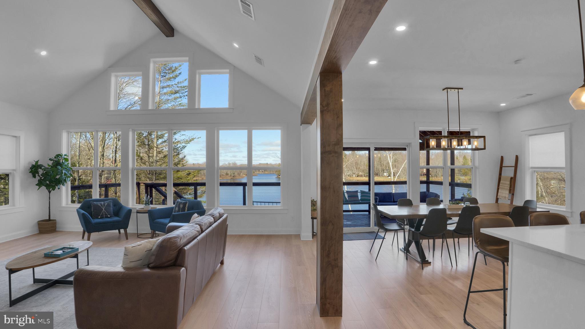 ARROWHEAD  LAKES - Residential