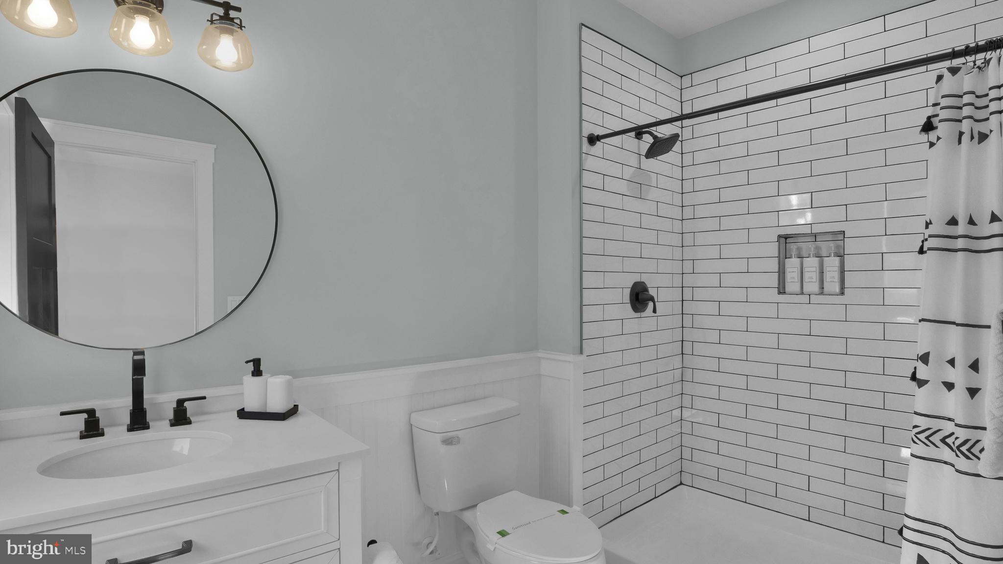 ARROWHEAD  LAKES - Residential