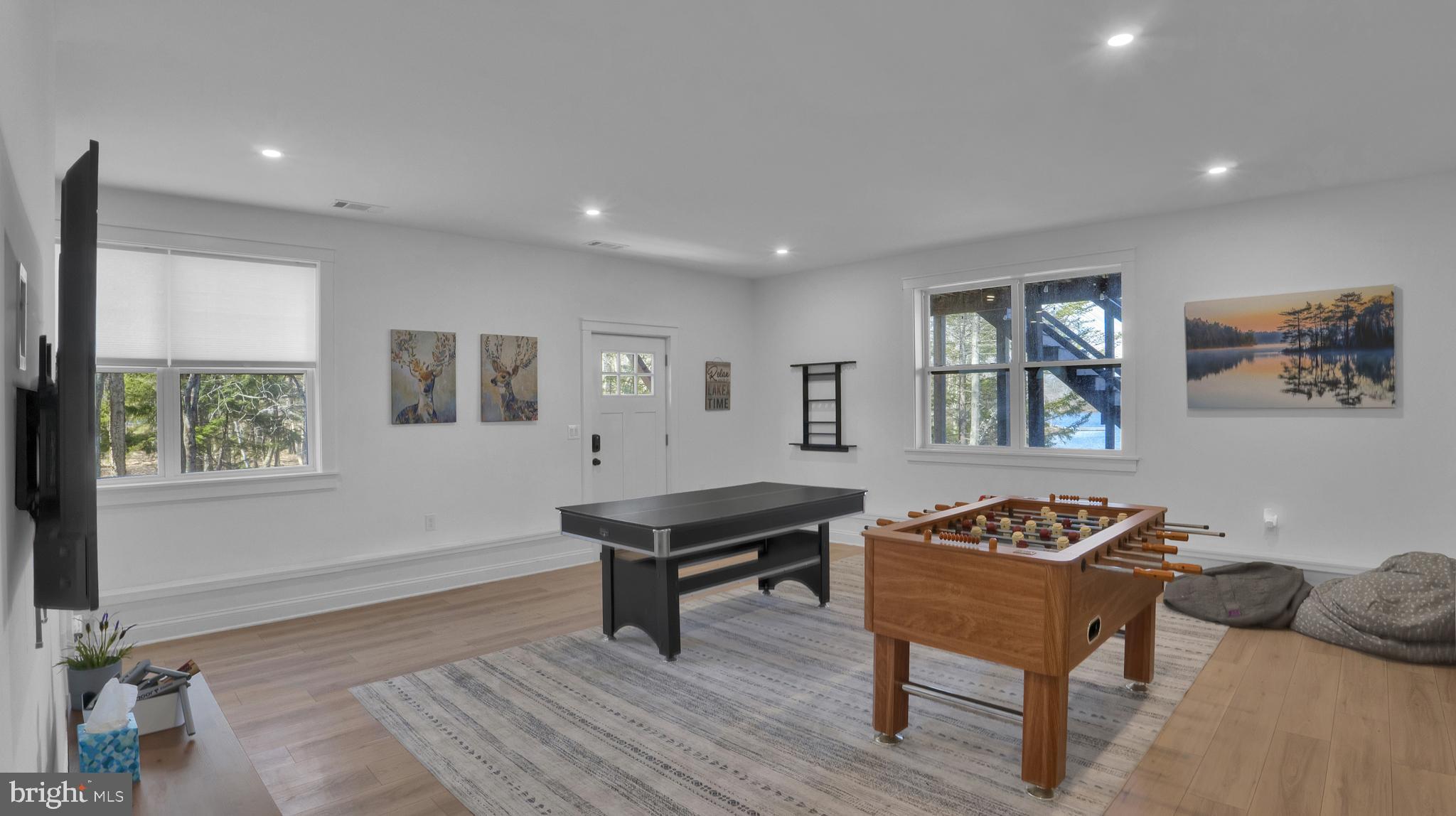 ARROWHEAD  LAKES - Residential