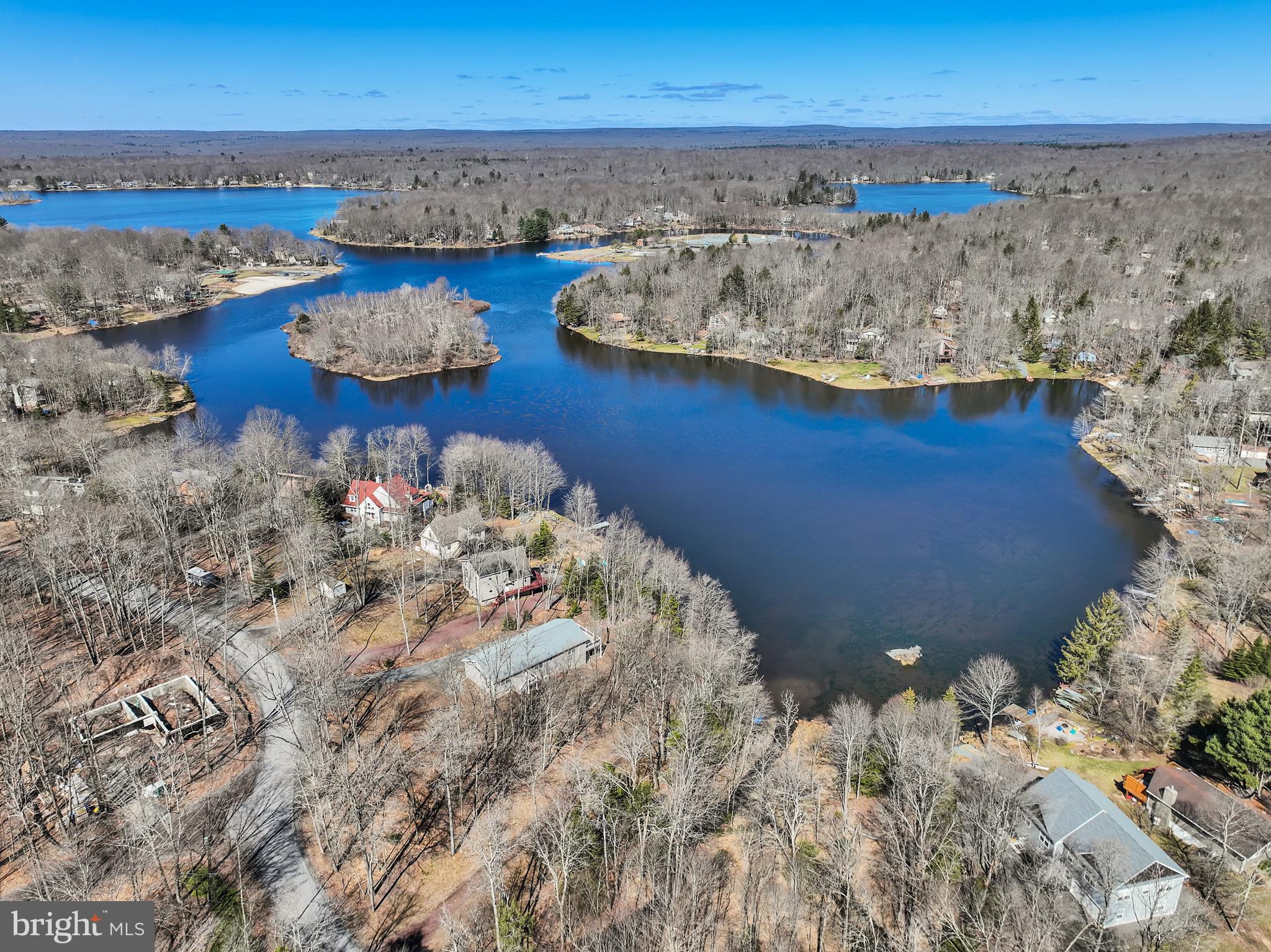 ARROWHEAD  LAKES - Residential