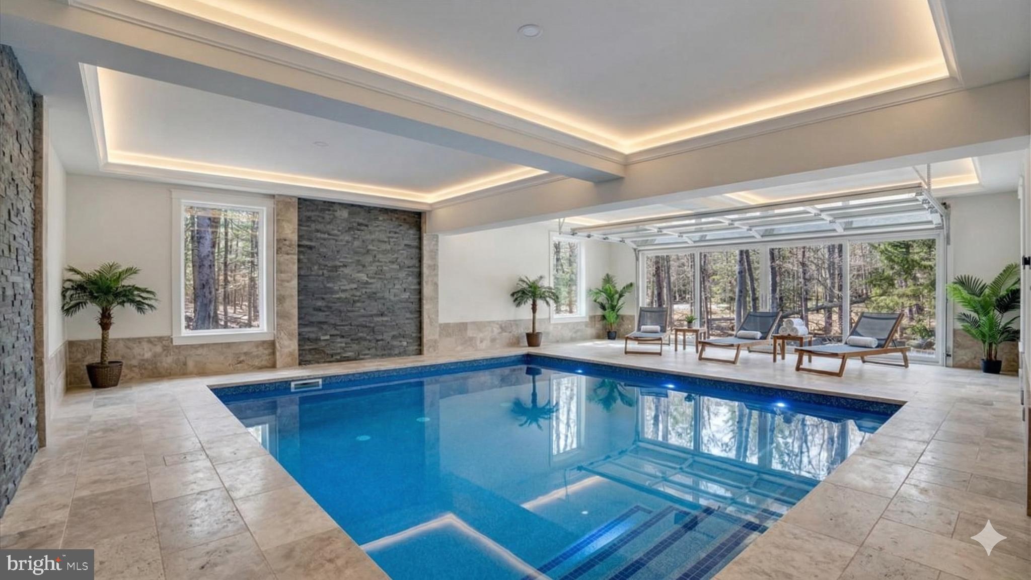 ARROWHEAD  LAKES - Residential