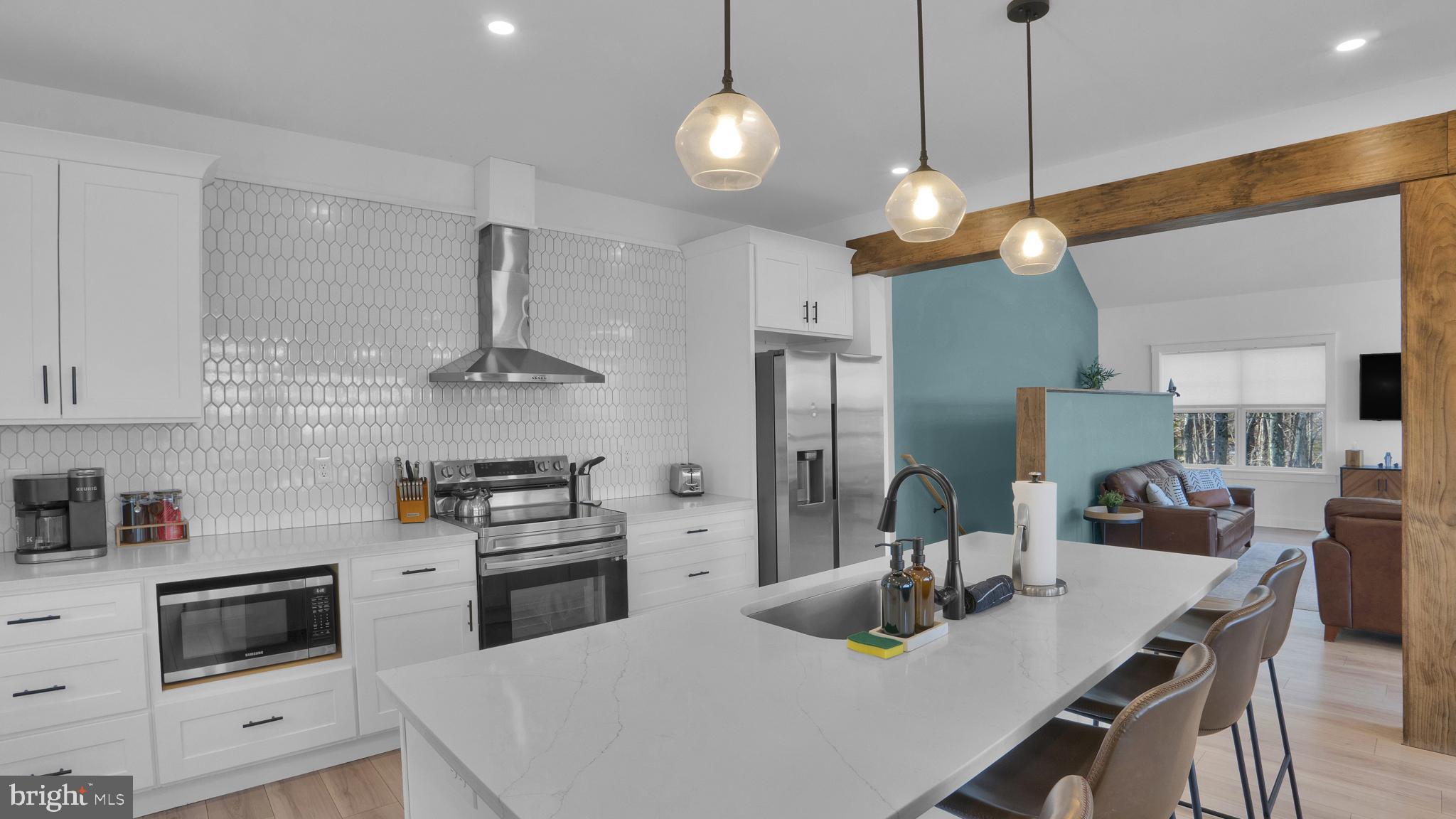 ARROWHEAD  LAKES - Residential