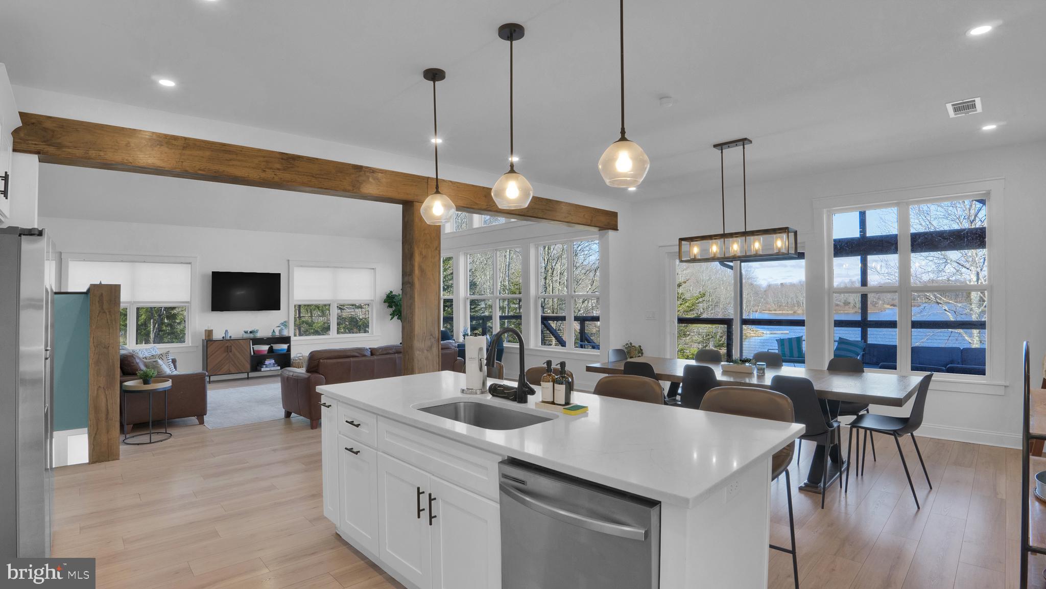 ARROWHEAD  LAKES - Residential