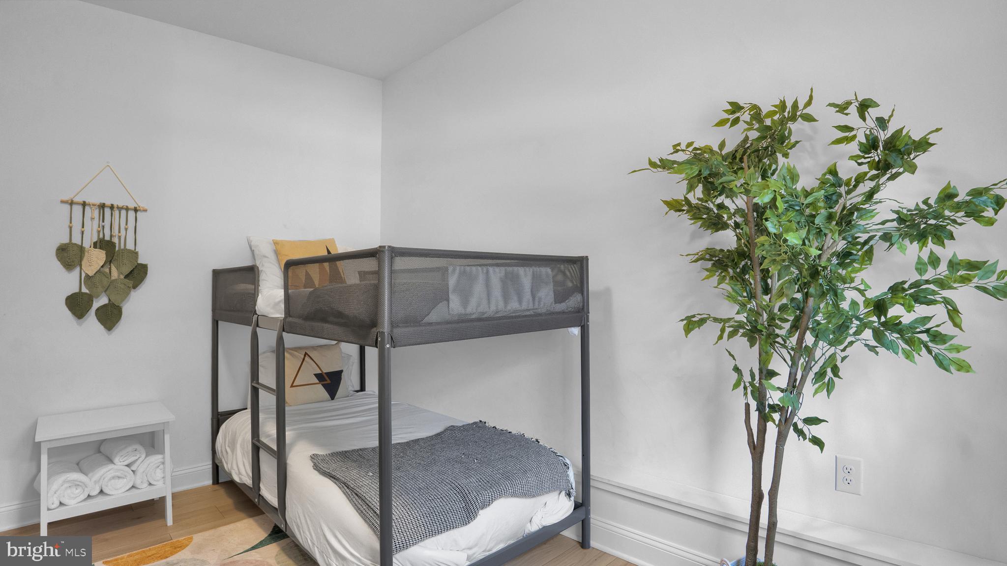 ARROWHEAD  LAKES - Residential