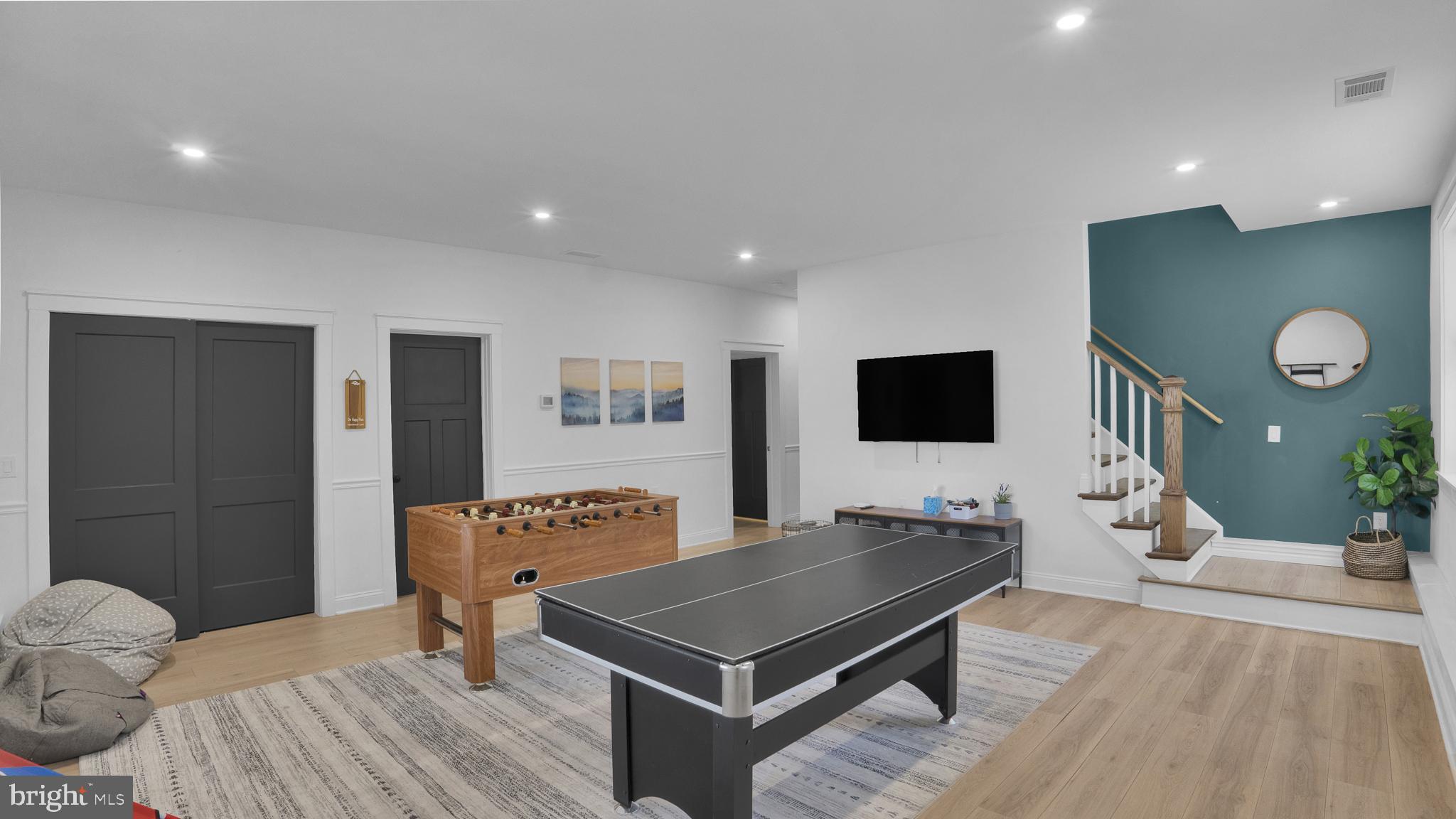 ARROWHEAD  LAKES - Residential