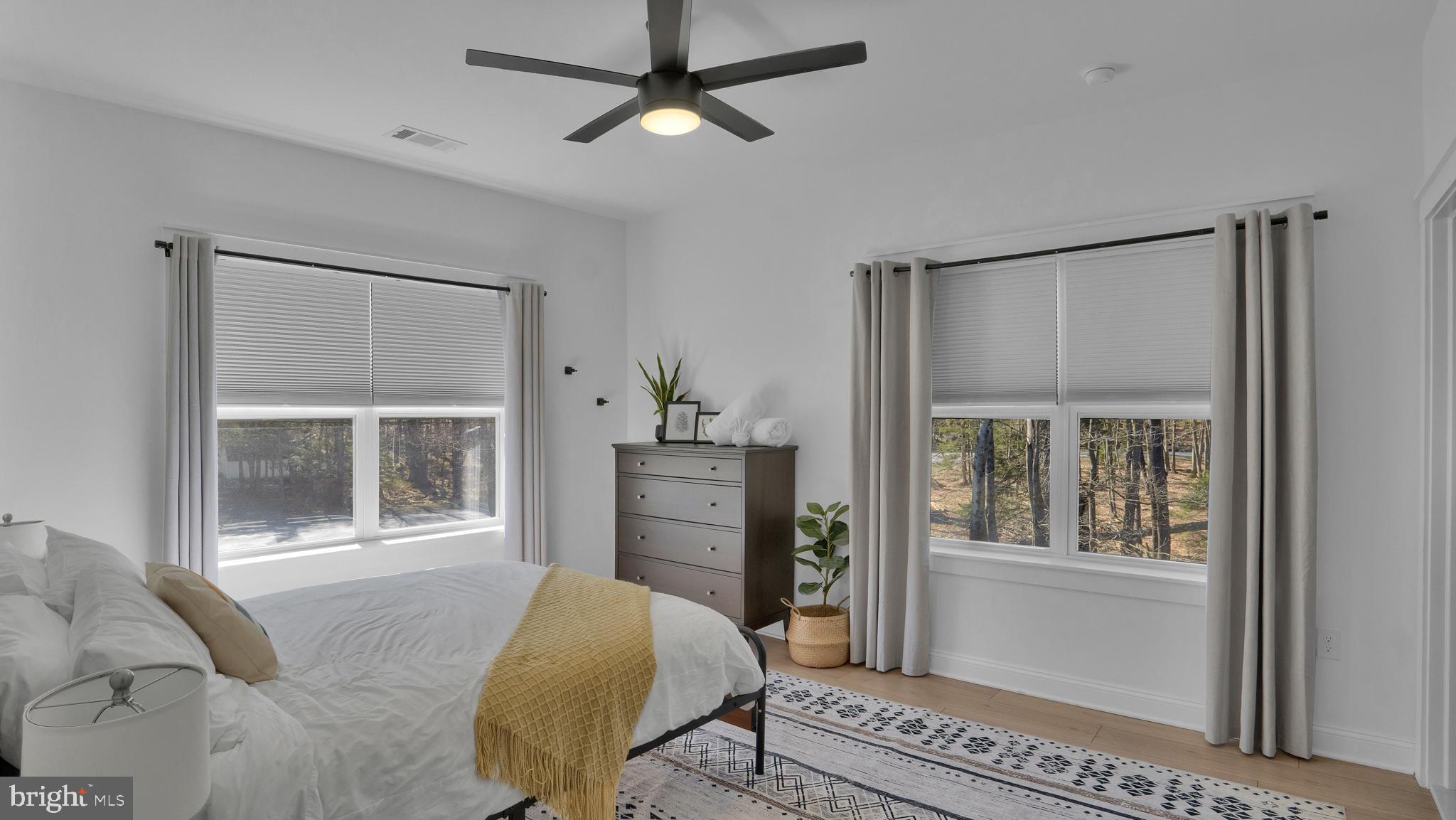 ARROWHEAD  LAKES - Residential