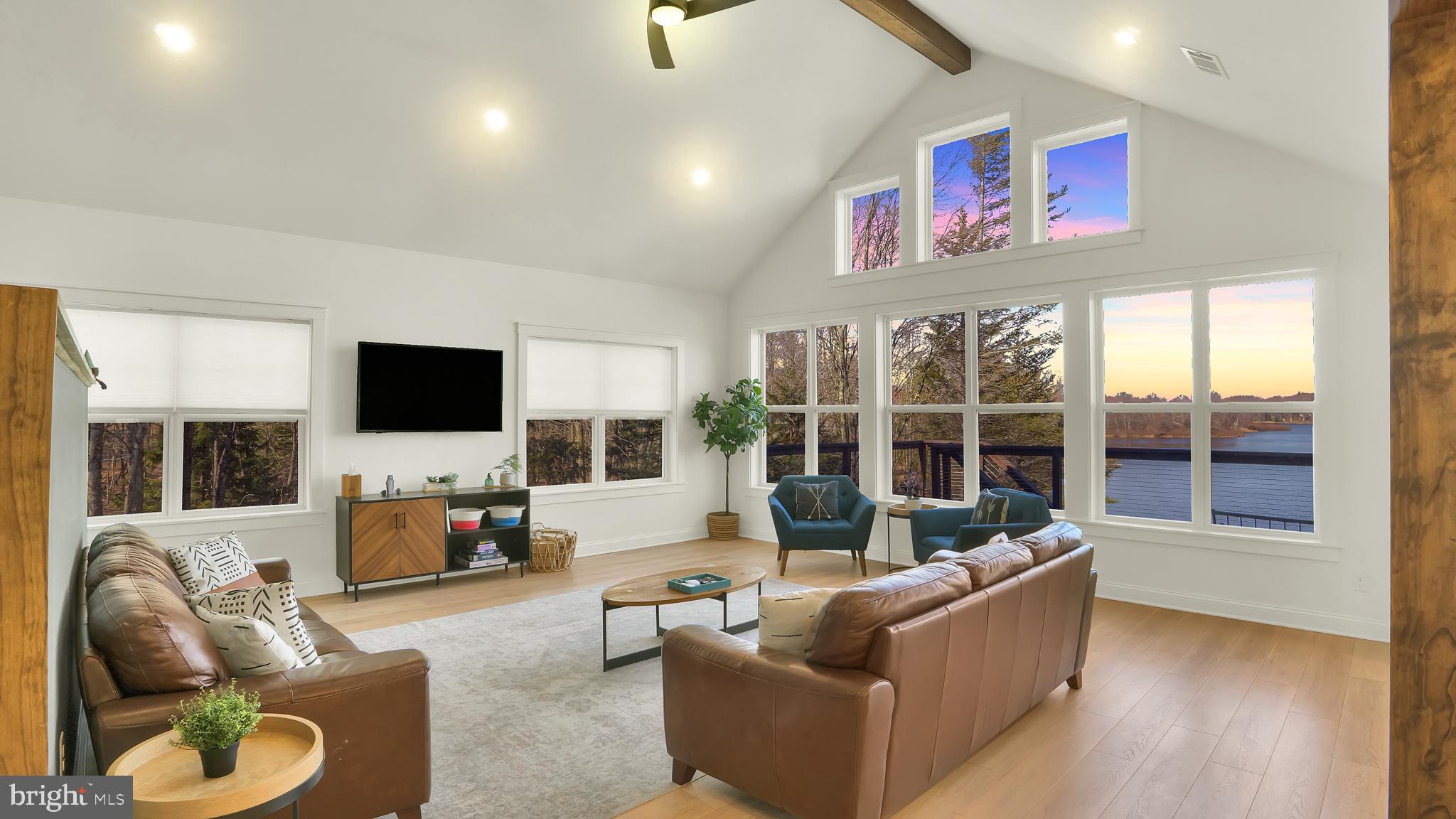 ARROWHEAD  LAKES - Residential